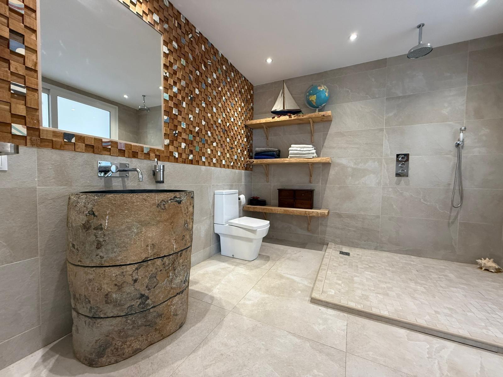 Exclusiva villa con vistas al mar, privacidad y amplios espa - foto 23