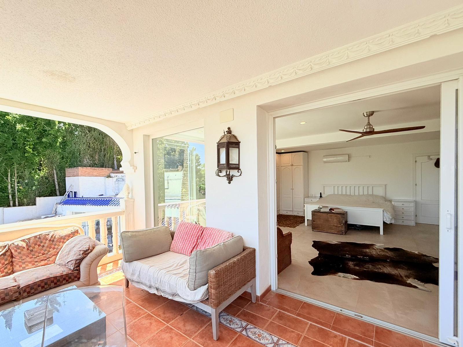 Exclusiva villa con vistas al mar, privacidad y amplios espa - foto 25