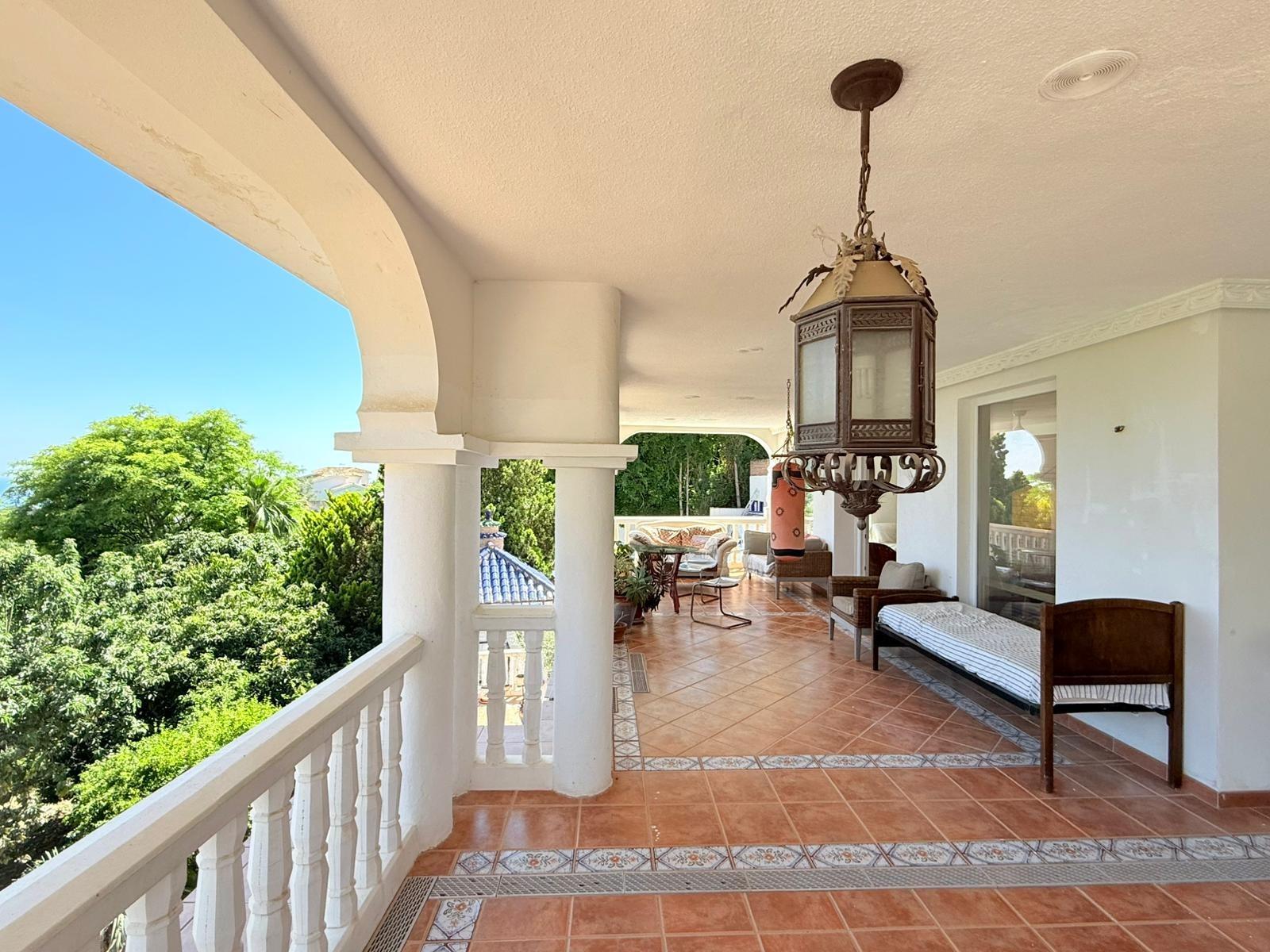 Exclusiva villa con vistas al mar, privacidad y amplios espa - foto 27