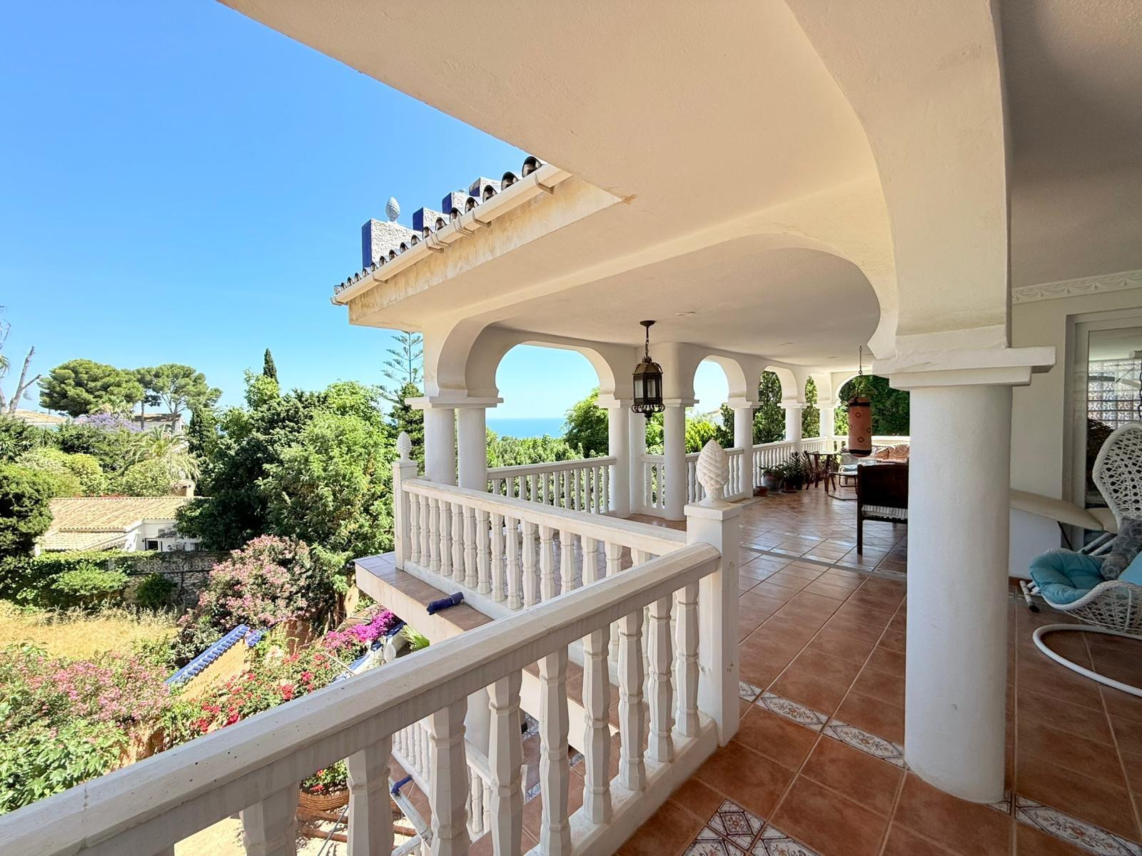 Exclusiva villa con vistas al mar, privacidad y amplios espa - foto 28