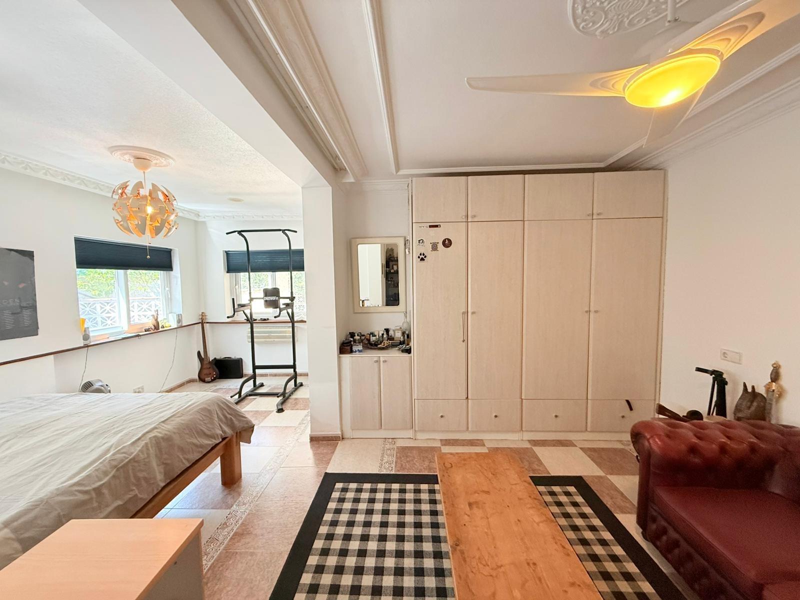Exclusiva villa con vistas al mar, privacidad y amplios espa - foto 31