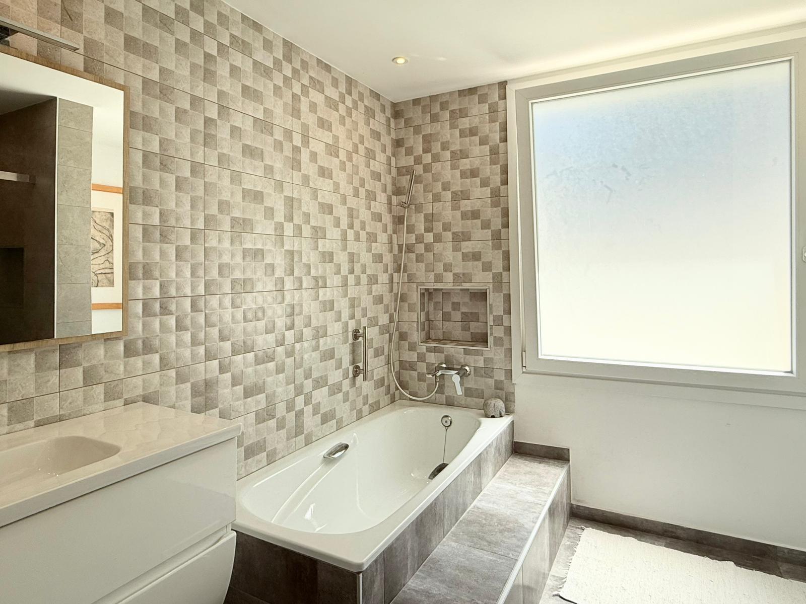 Exclusiva villa con vistas al mar, privacidad y amplios espa - foto 33