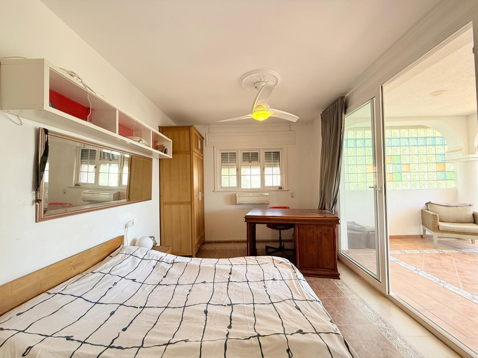 Exclusiva villa con vistas al mar, privacidad y amplios espa - foto 35