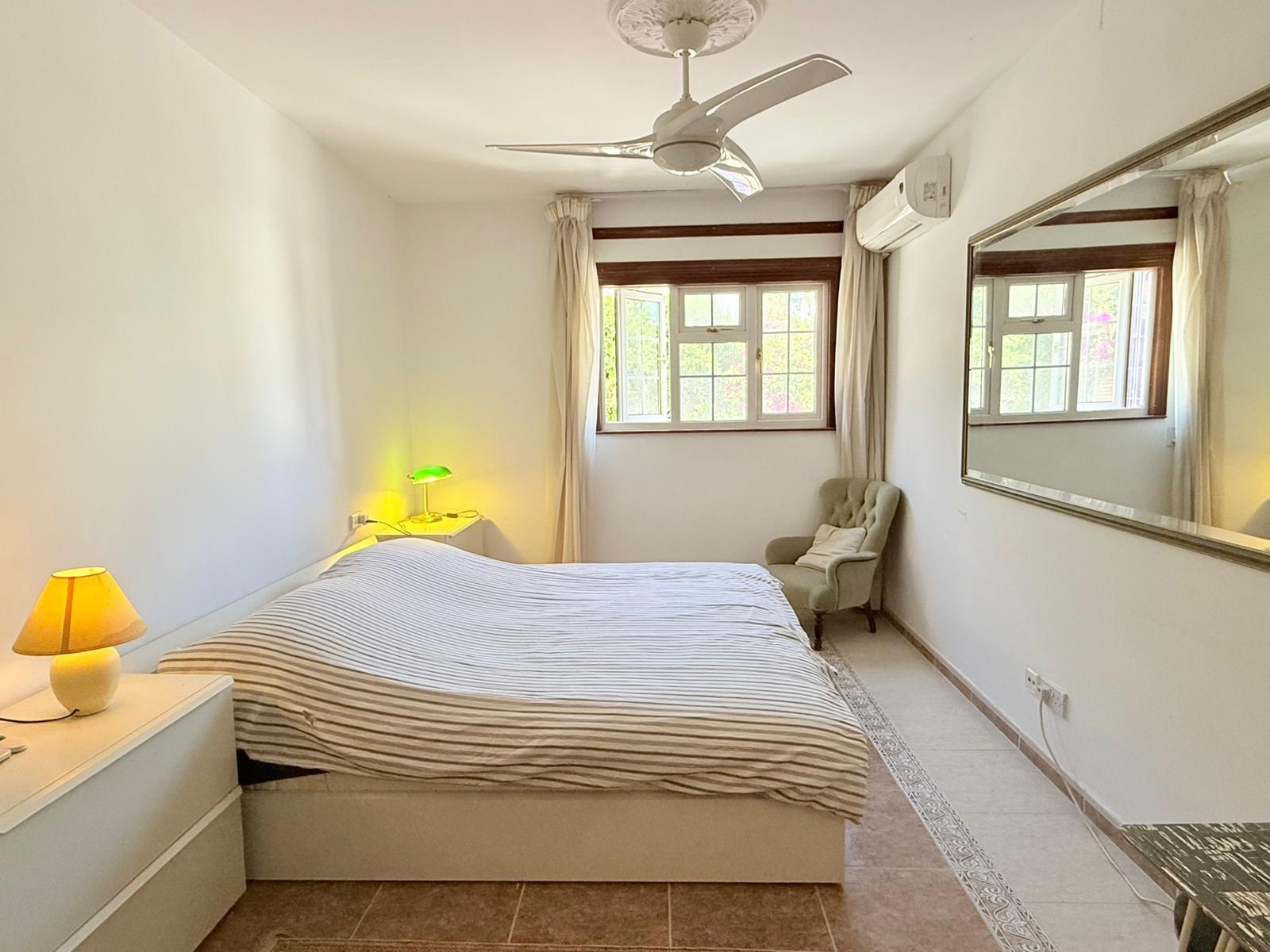 Exclusiva villa con vistas al mar, privacidad y amplios espa - foto 36