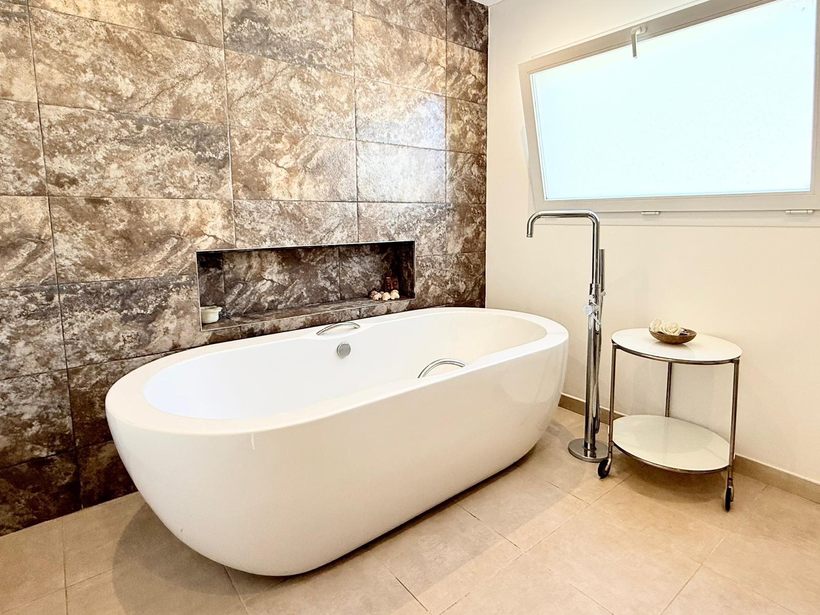 Exclusiva villa con vistas al mar, privacidad y amplios espa - foto 38