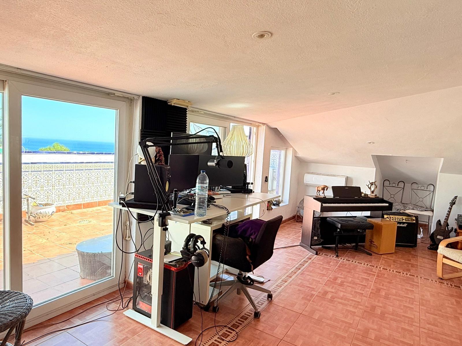 Exclusiva villa con vistas al mar, privacidad y amplios espa - foto 41