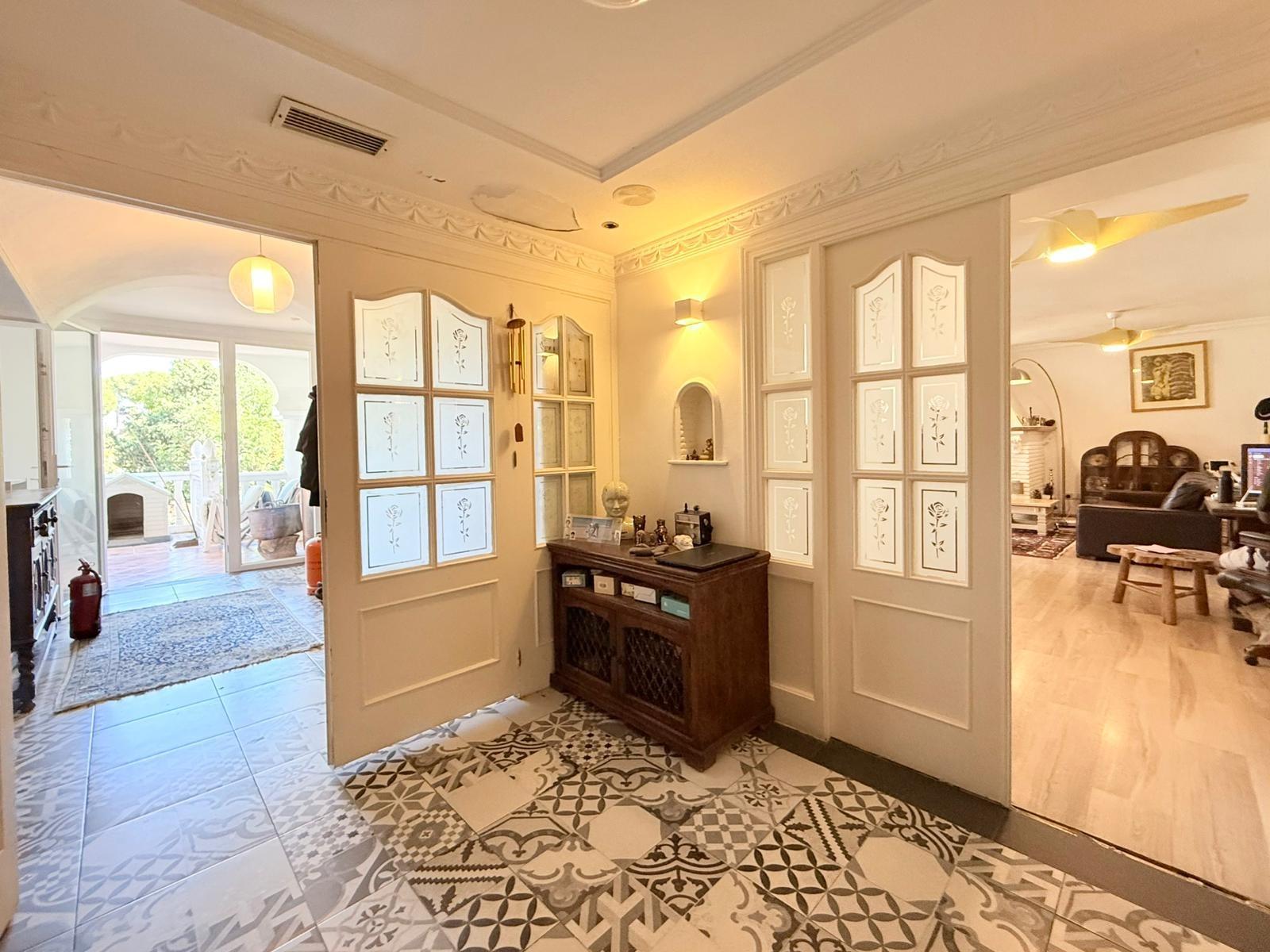 Exclusiva villa con vistas al mar, privacidad y amplios espa - foto 6