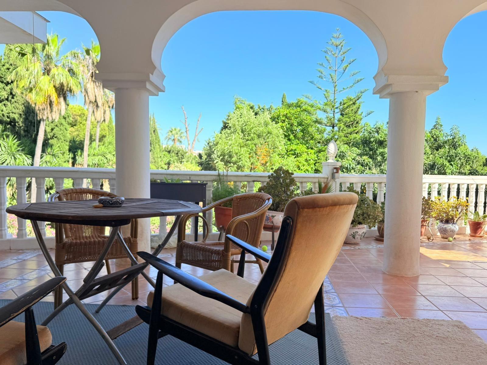Exclusiva villa con vistas al mar, privacidad y amplios espa - foto 8