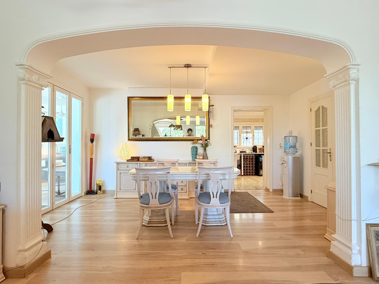 Exclusiva villa con vistas al mar, privacidad y amplios espa - foto 10