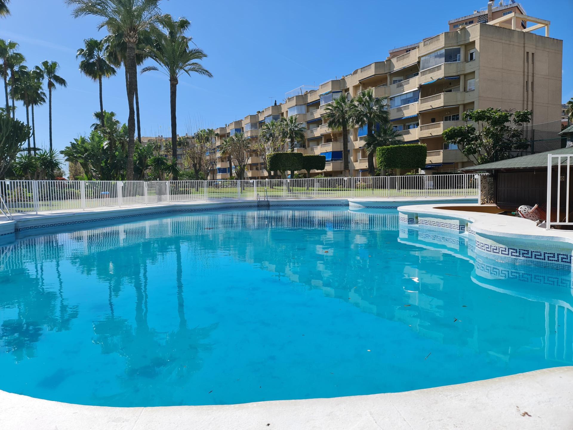 VIVIENDA EN VENTA EN PRIMERA LINEA DE PLAYA, URB. COSTALAGO,