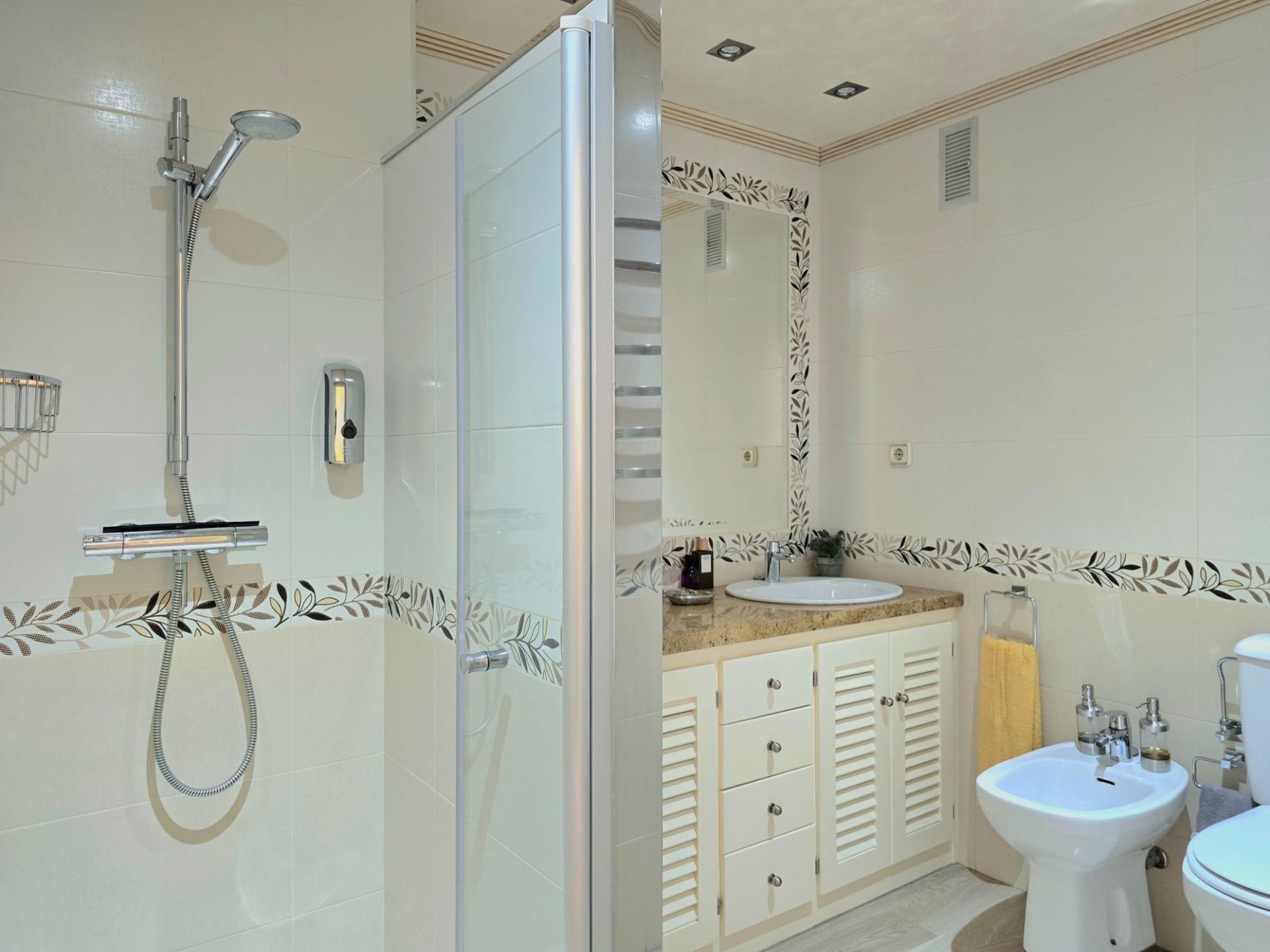 VIVIENDA EN VENTA EN PRIMERA LINEA DE PLAYA, URB. COSTALAGO, - foto 14