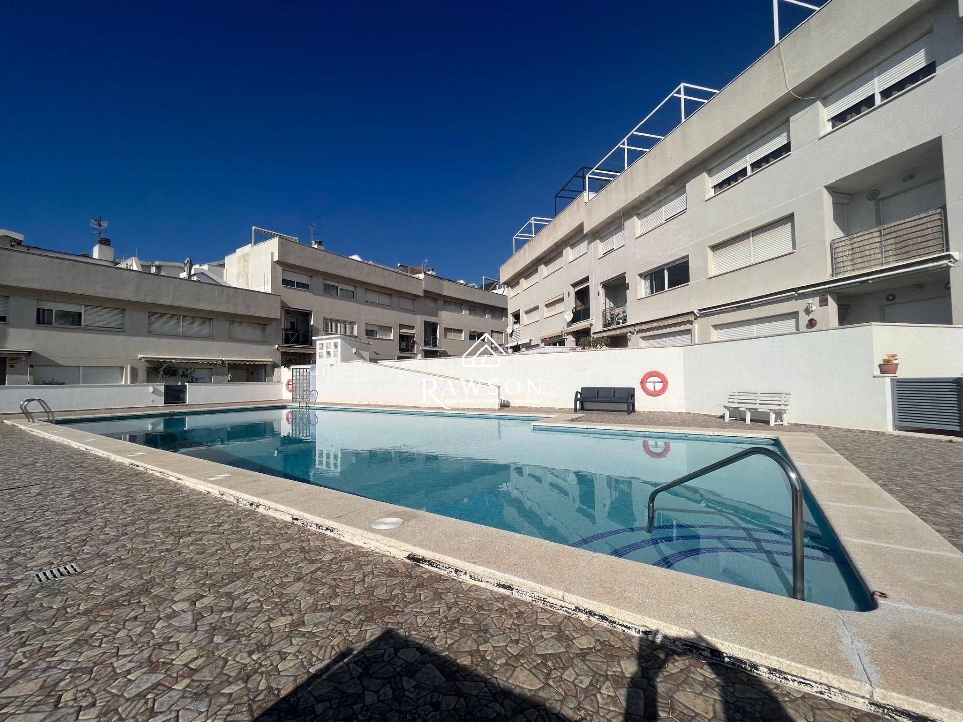 Dúplex luminoso con piscina 2 habitaciones en Comarruga el V - foto 17