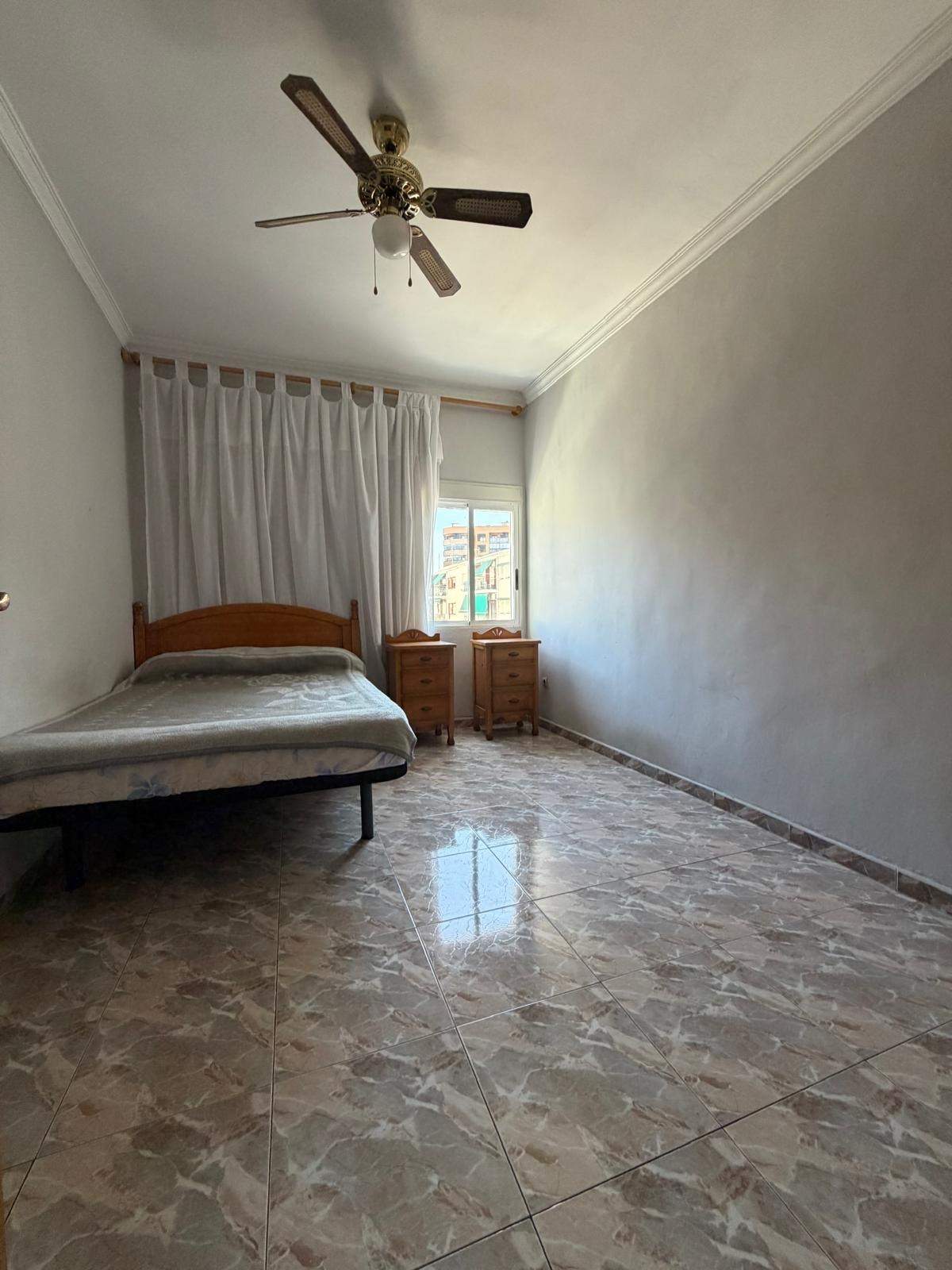 Piso en Venta en Alipark, Alicante - Ideal para Familias - foto 4