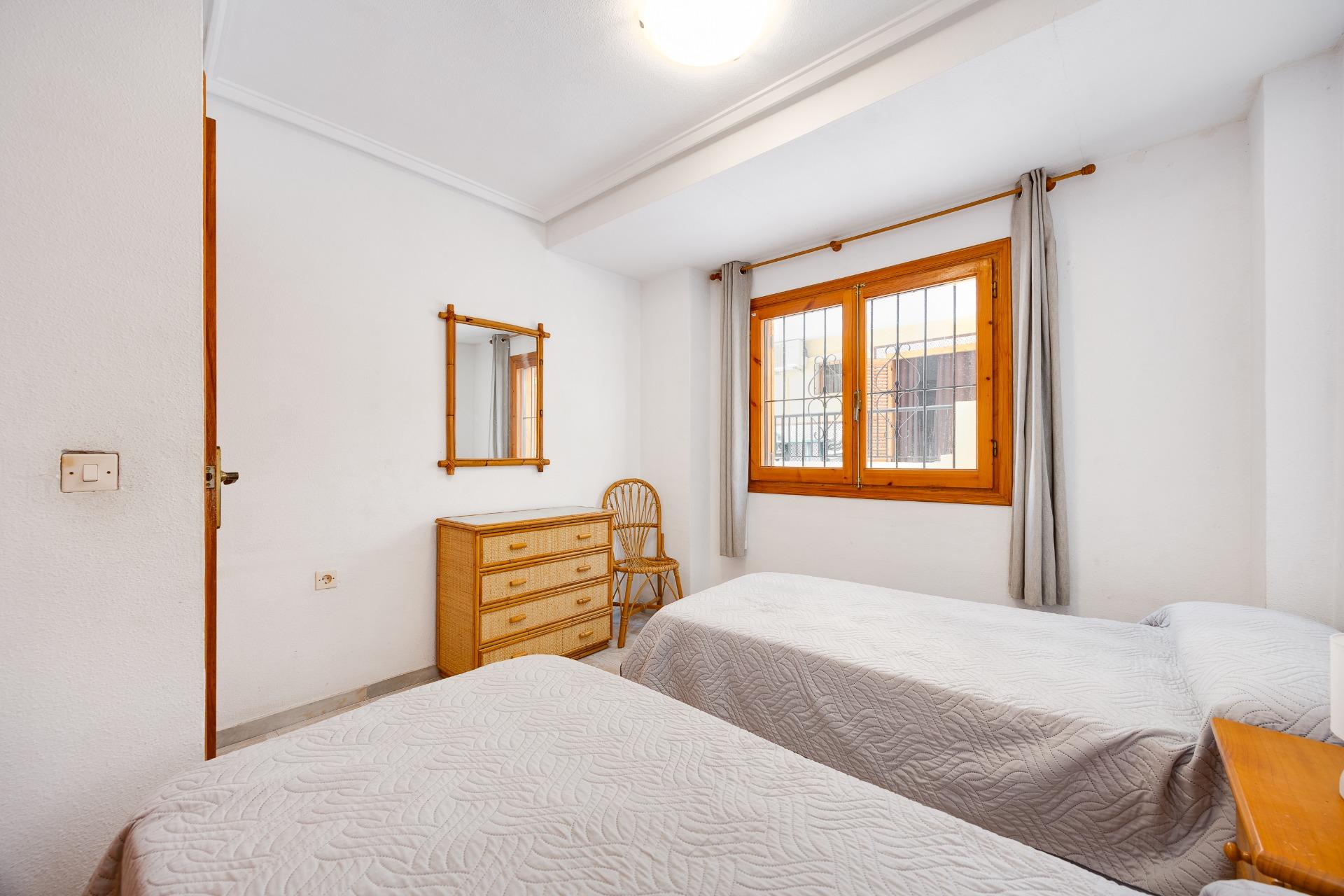 Apartamento de 1 dormitorio con plaza de garaje y piscina co - foto 12