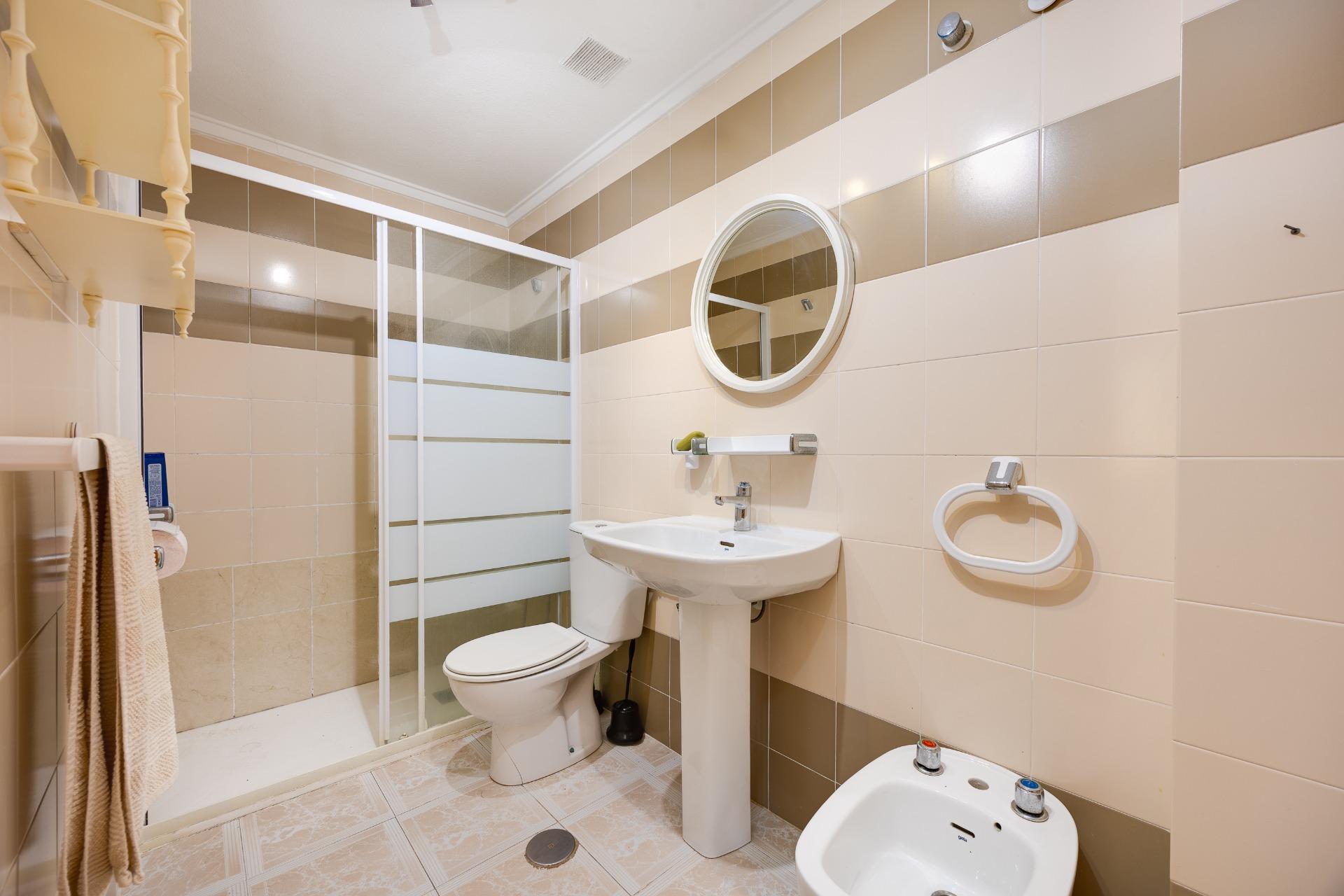 Apartamento de 1 dormitorio con plaza de garaje y piscina co - foto 13