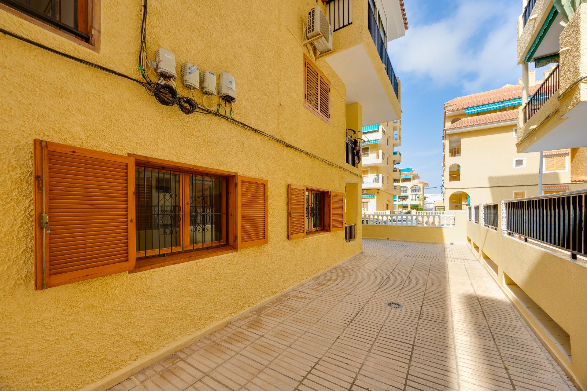 Apartamento de 1 dormitorio con plaza de garaje y piscina co - foto 17