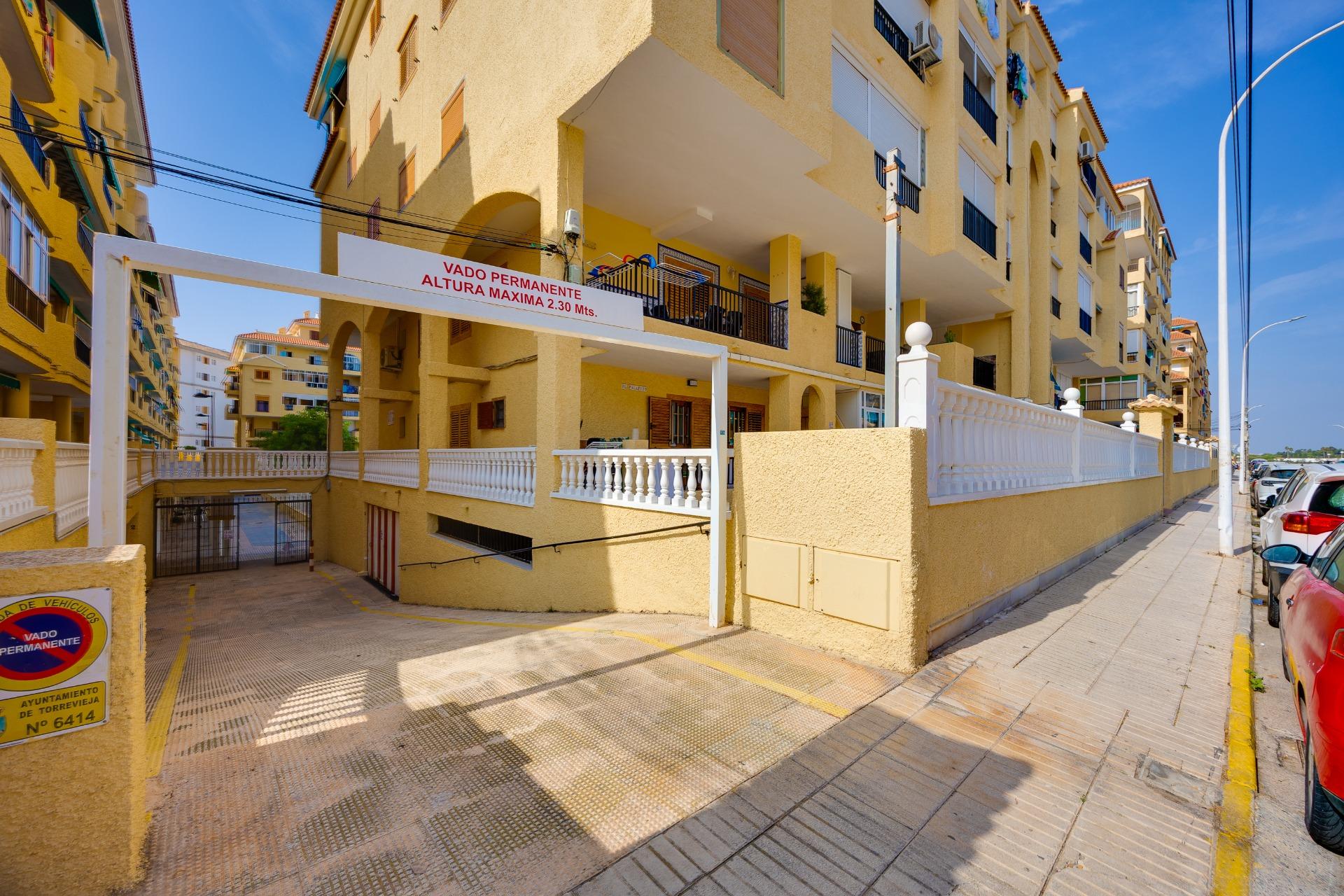 Apartamento de 1 dormitorio con plaza de garaje y piscina co - foto 21