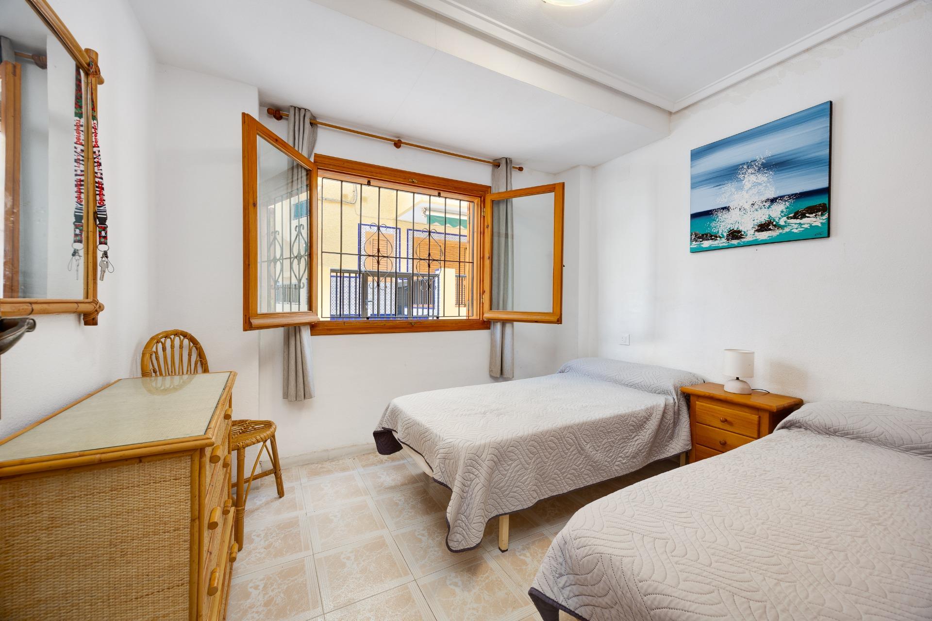Apartamento de 1 dormitorio con plaza de garaje y piscina co - foto 10