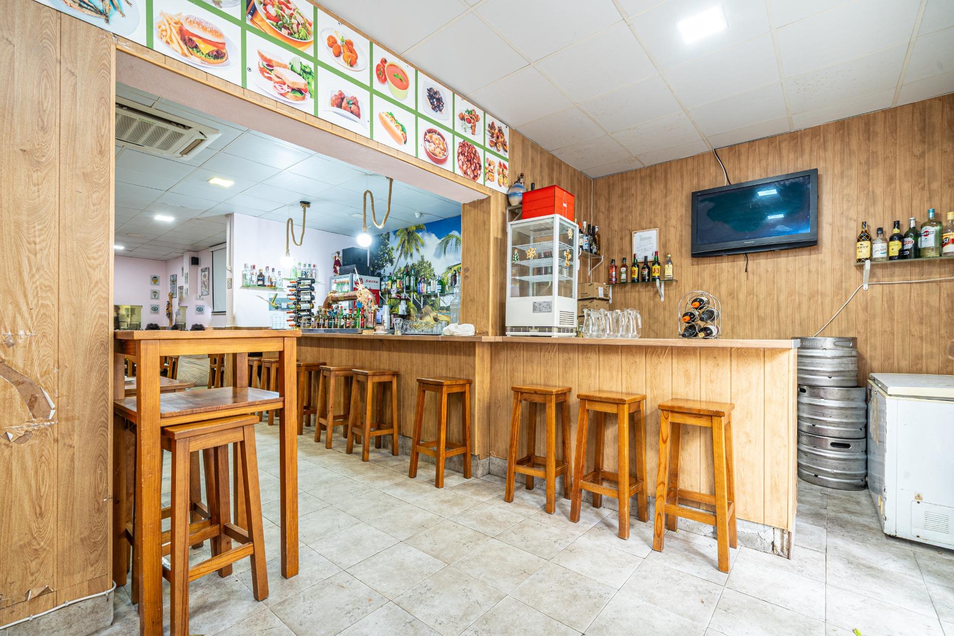 Traspaso de Bar-Cafetería en una de las mejores ubicaciones  - foto 2