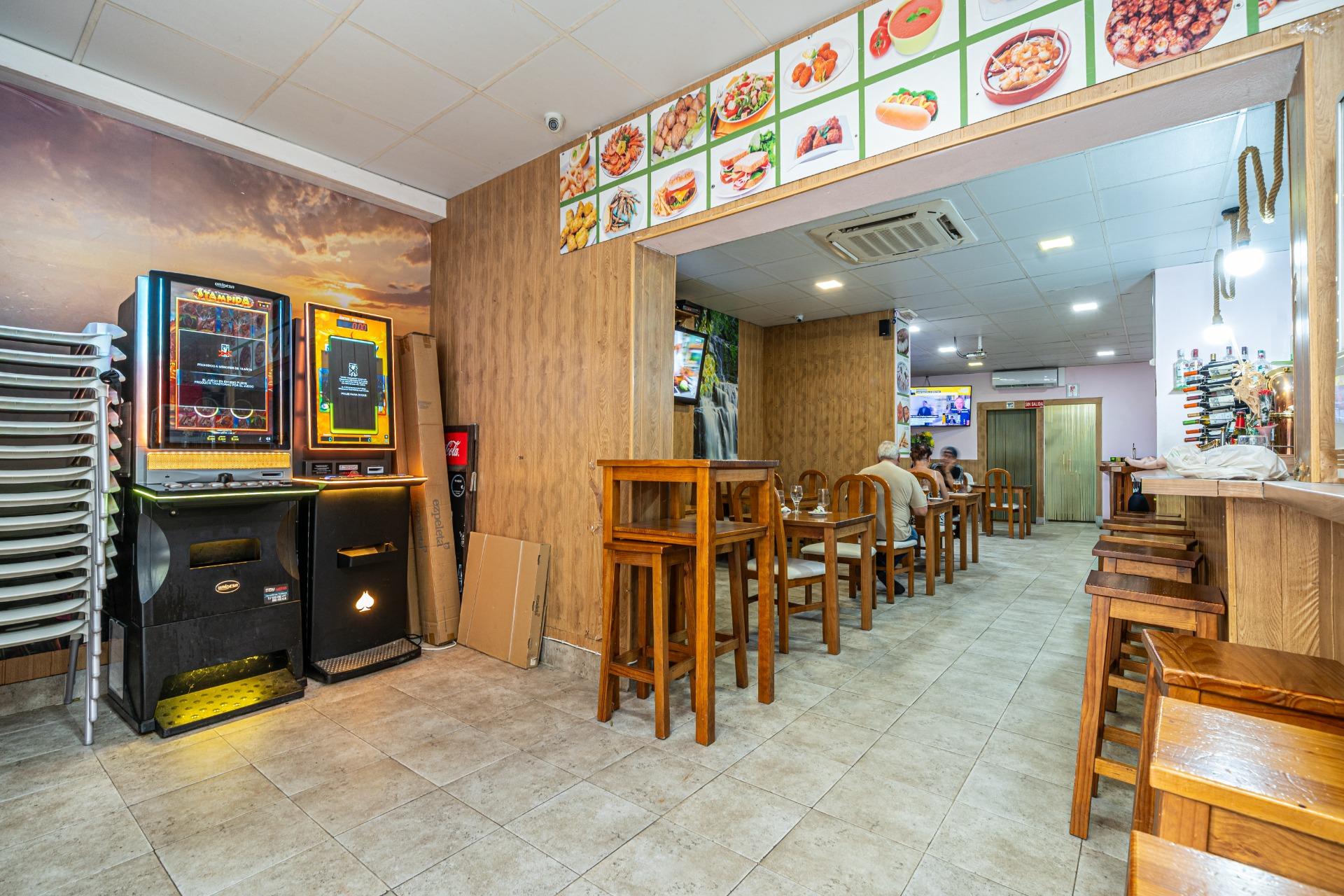 Traspaso de Bar-Cafetería en una de las mejores ubicaciones  - foto 3