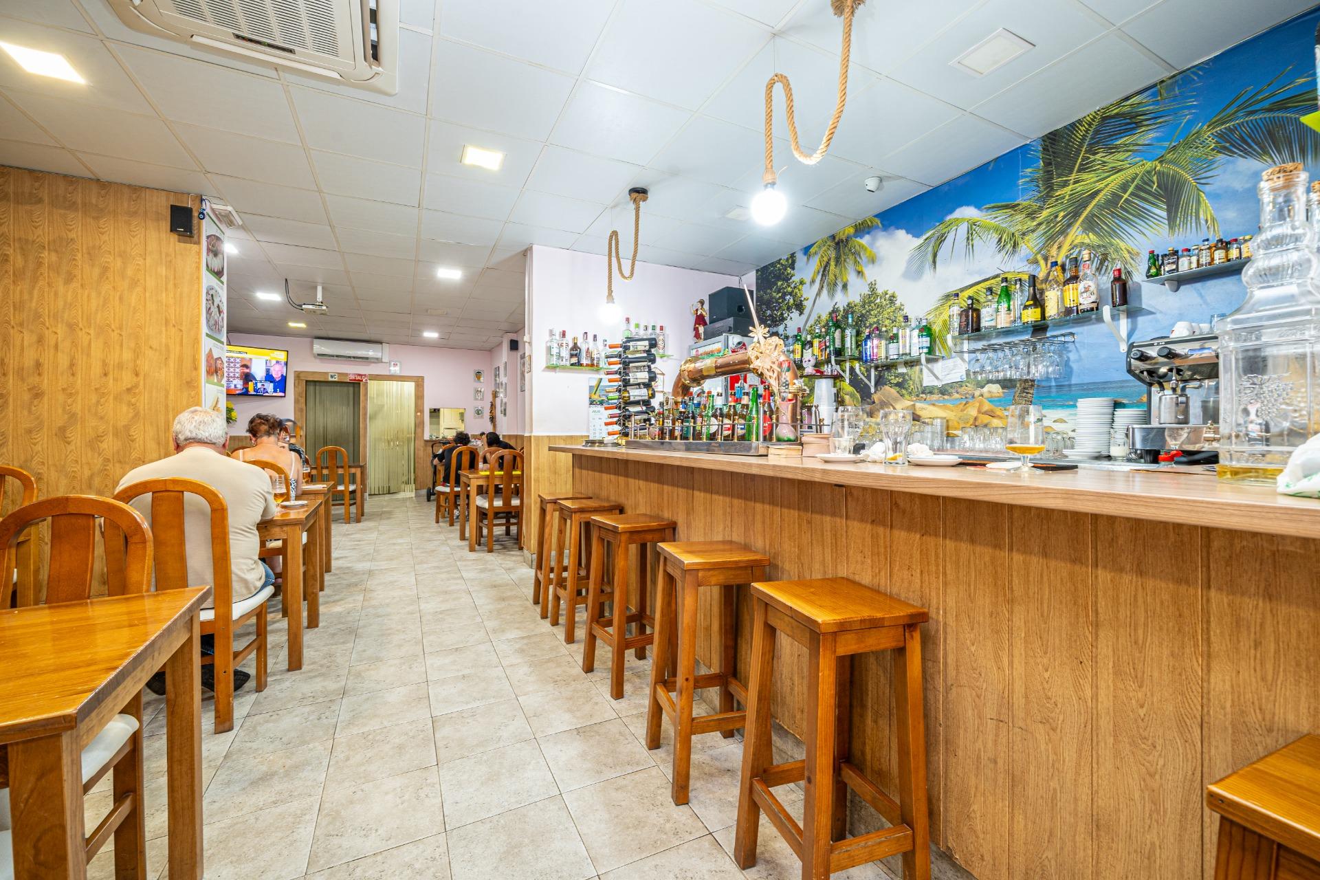 Traspaso de Bar-Cafetería en una de las mejores ubicaciones  - foto 4