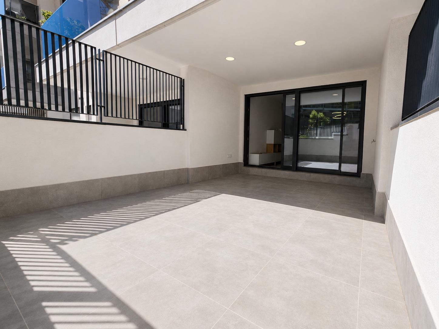APARTAMENTO CON AMPLIA TERRAZA EN LA MODERNA URBANIZACIÓN SE - foto 2