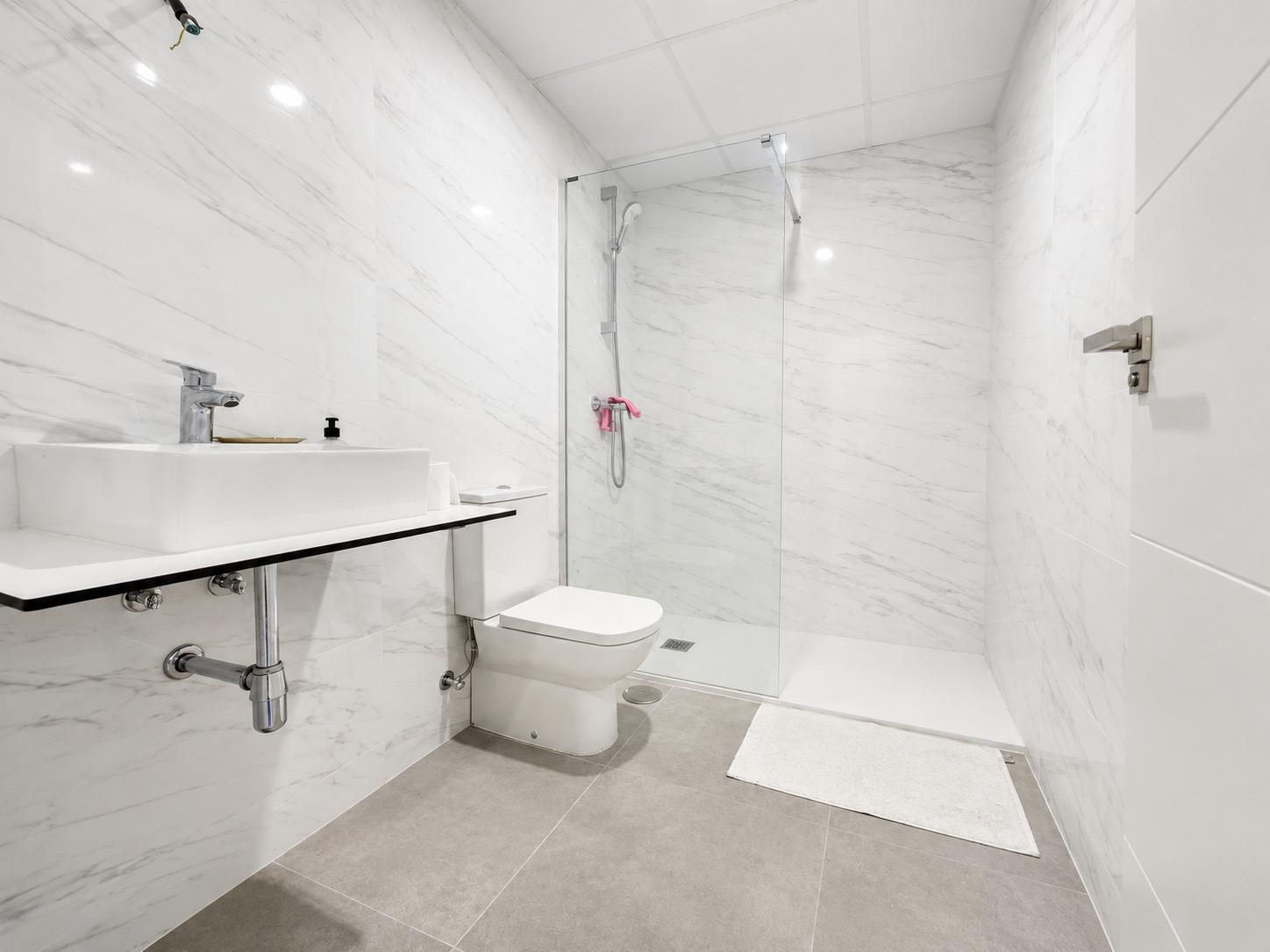 APARTAMENTO CON AMPLIA TERRAZA EN LA MODERNA URBANIZACIÓN SE - foto 11