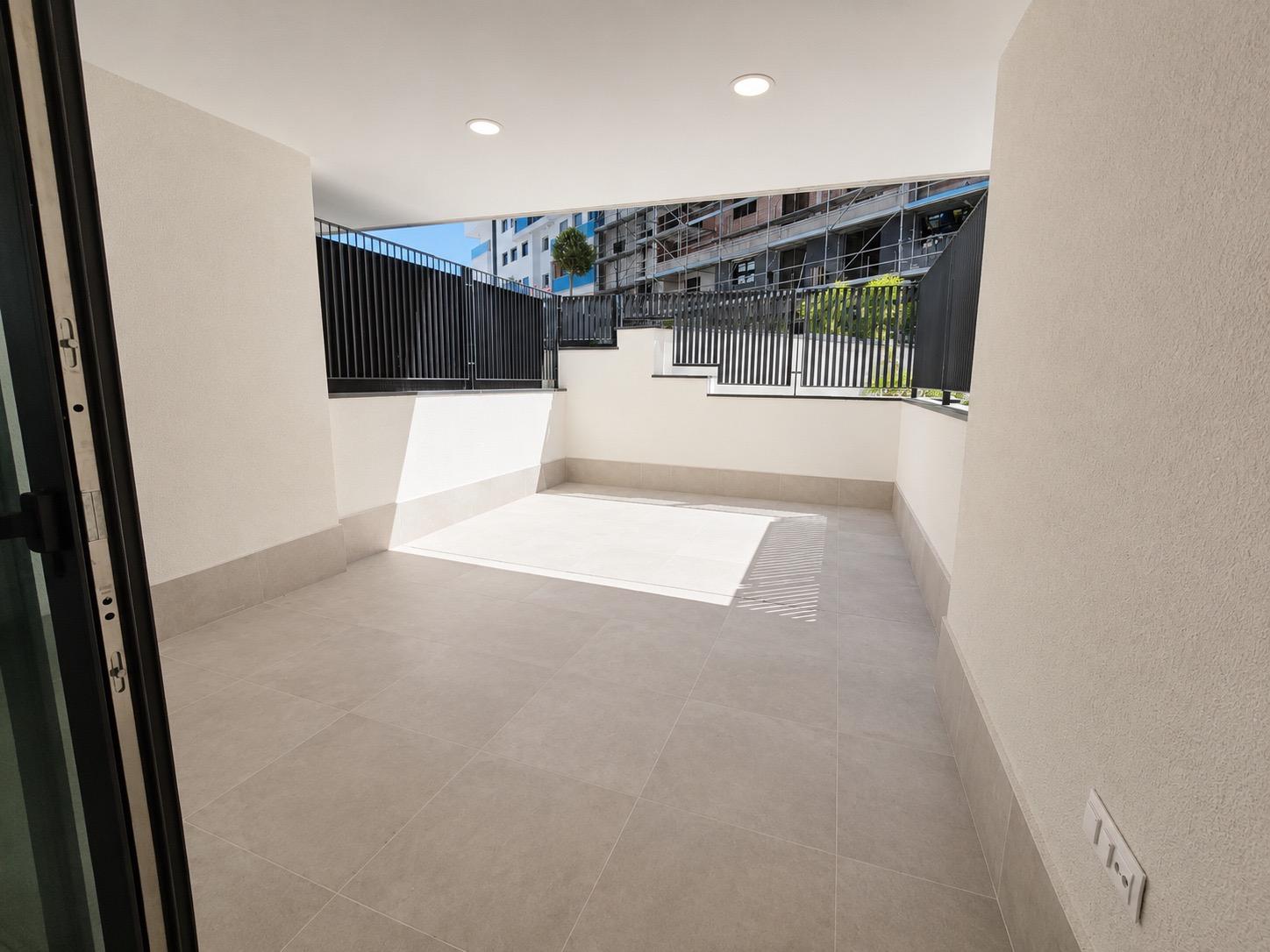APARTAMENTO CON AMPLIA TERRAZA EN LA MODERNA URBANIZACIÓN SE - foto 7