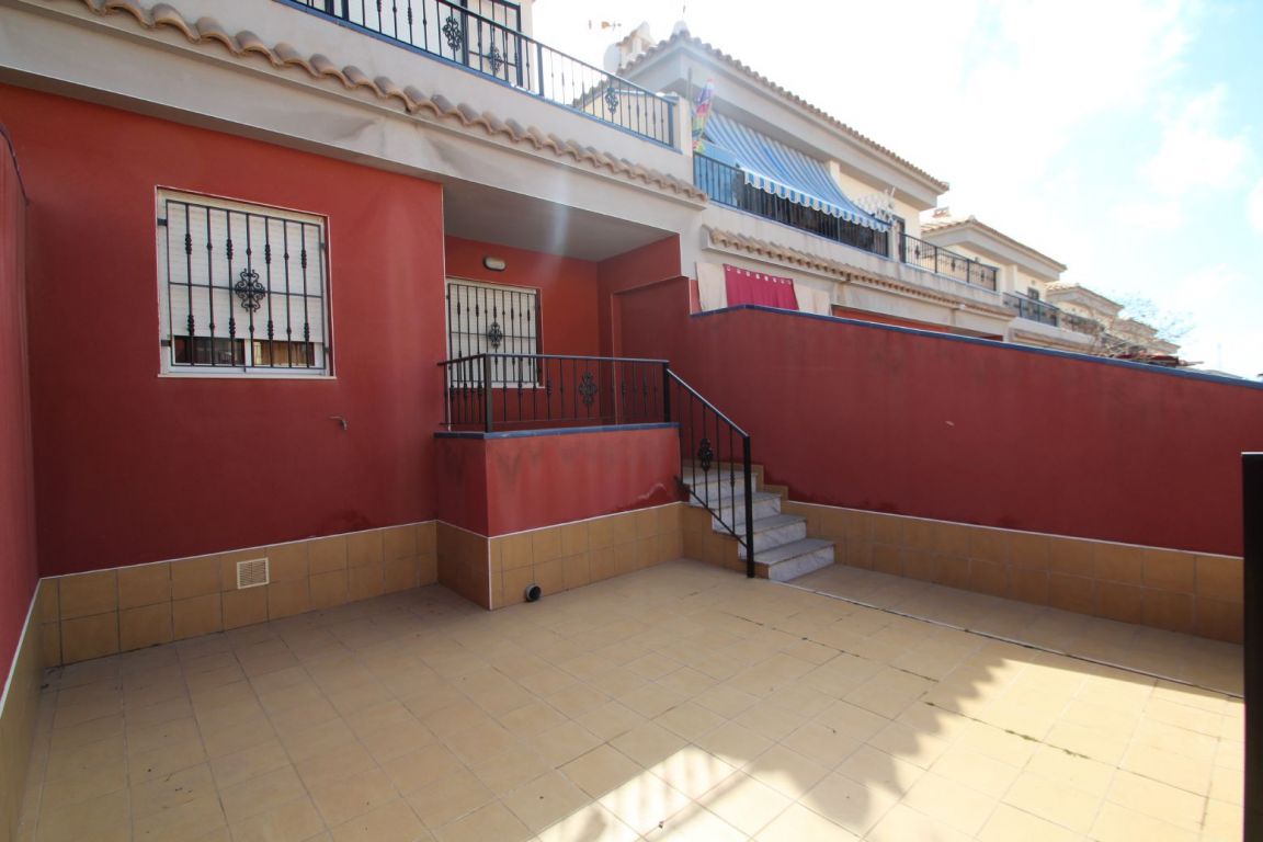 Dúplex adosado con piscina comunitaria en Aguas Nuevas, Torr