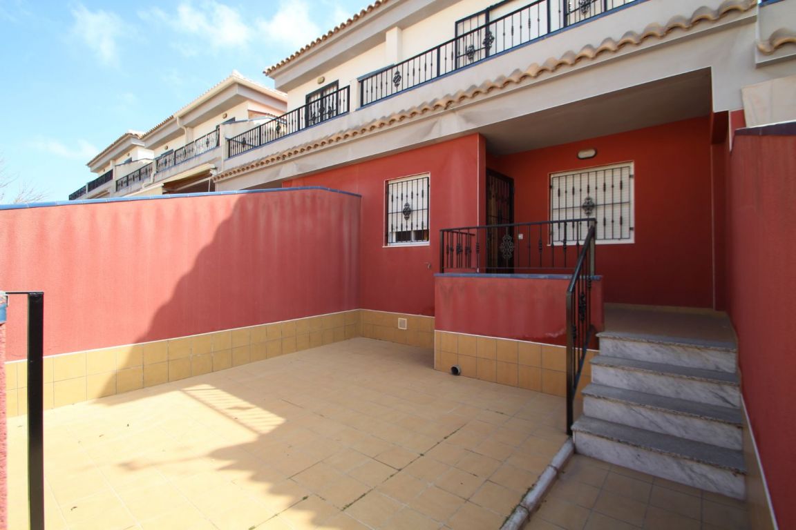 Dúplex adosado con piscina comunitaria en Aguas Nuevas, Torr - foto 2