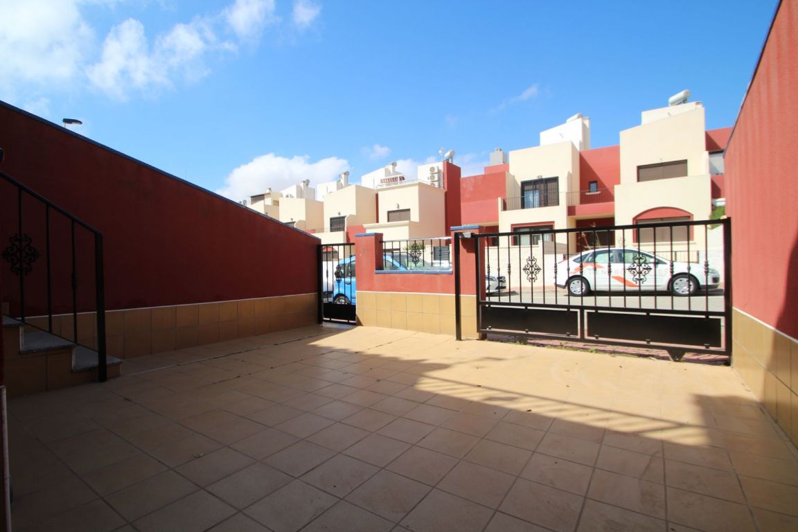 Dúplex adosado con piscina comunitaria en Aguas Nuevas, Torr - foto 17