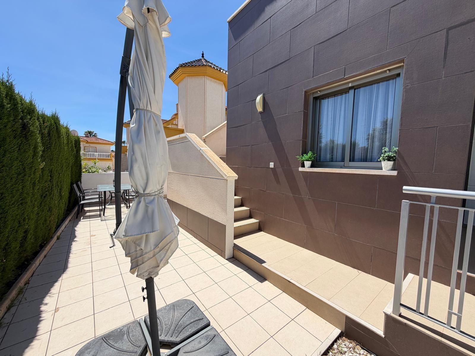 VILLA INDEPENDIENTE EN CIUDAD QUESADA DE 4 DORM. 3 BAÑOS. CO - foto 12