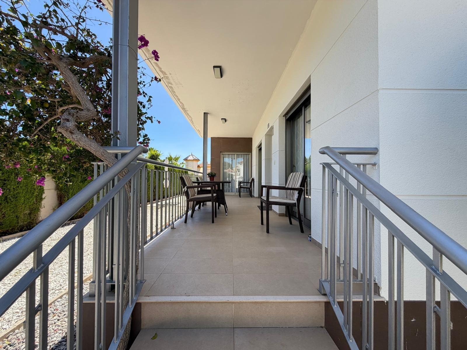 VILLA INDEPENDIENTE EN CIUDAD QUESADA DE 4 DORM. 3 BAÑOS. CO - foto 21