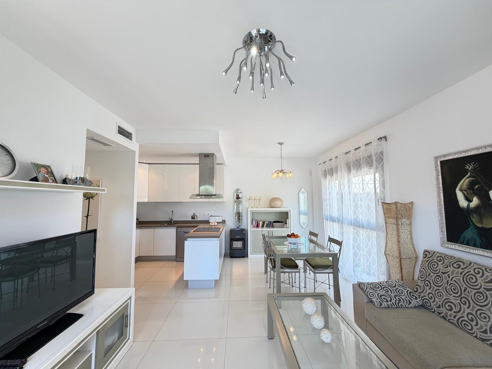 VILLA INDEPENDIENTE EN CIUDAD QUESADA DE 4 DORM. 3 BAÑOS. CO - foto 28