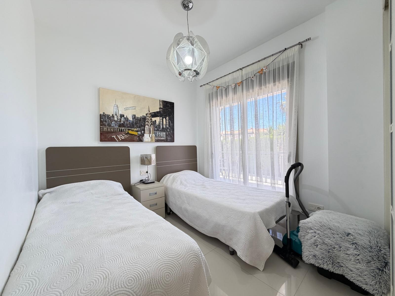 VILLA INDEPENDIENTE EN CIUDAD QUESADA DE 4 DORM. 3 BAÑOS. CO - foto 44