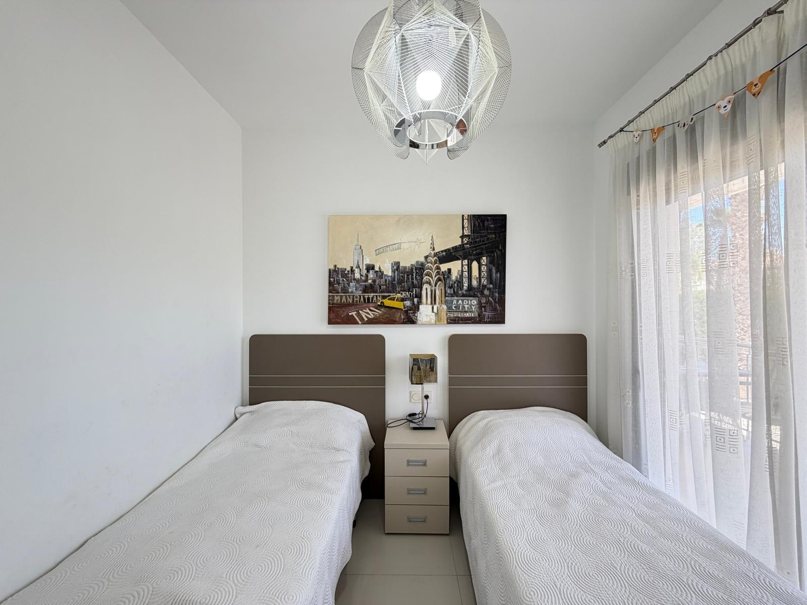 VILLA INDEPENDIENTE EN CIUDAD QUESADA DE 4 DORM. 3 BAÑOS. CO - foto 45