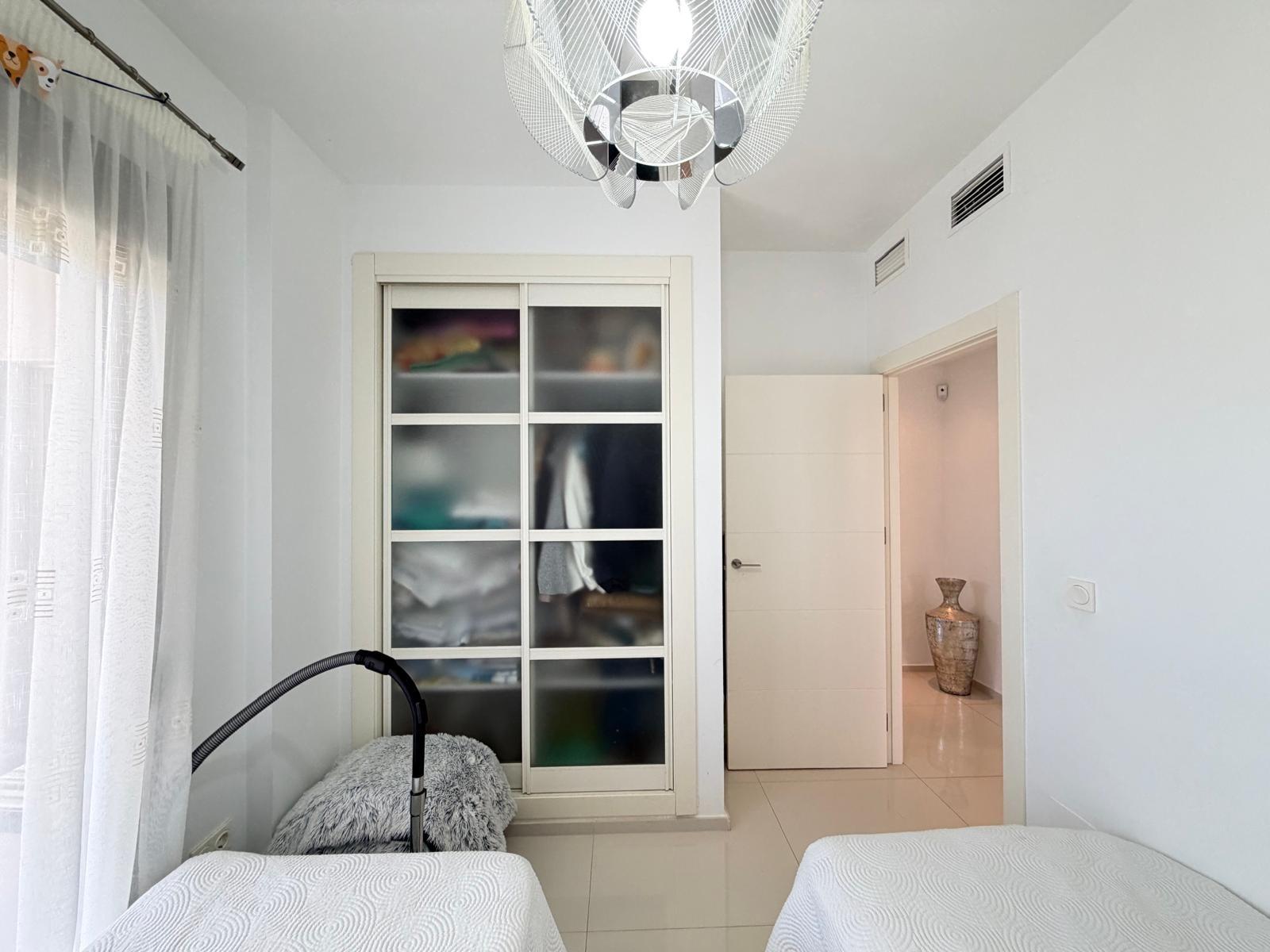VILLA INDEPENDIENTE EN CIUDAD QUESADA DE 4 DORM. 3 BAÑOS. CO - foto 46