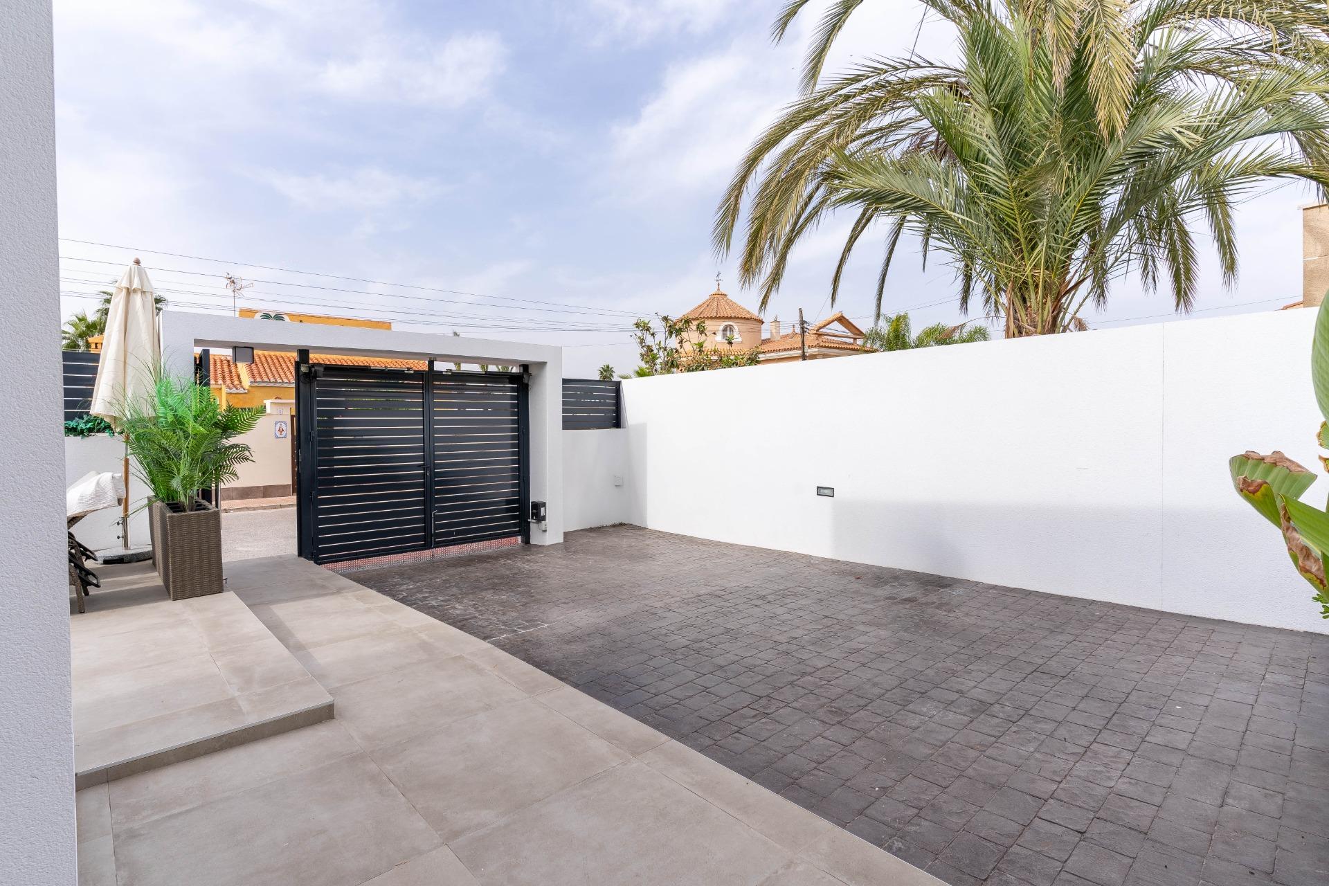 Villa Moderna con Estilo Escandinavo y Vistas a la Laguna Ro - foto 8