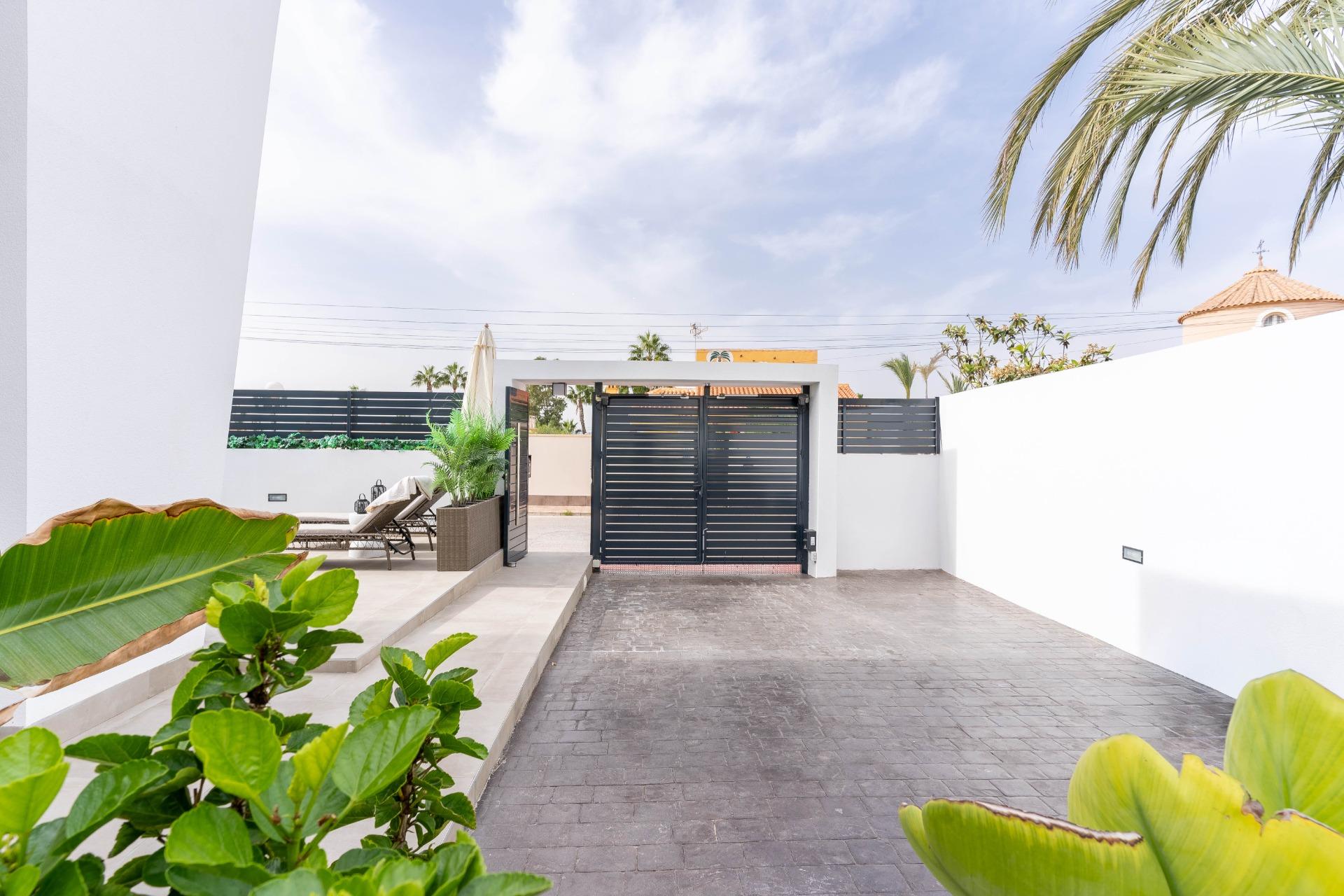 Villa Moderna con Estilo Escandinavo y Vistas a la Laguna Ro - foto 9
