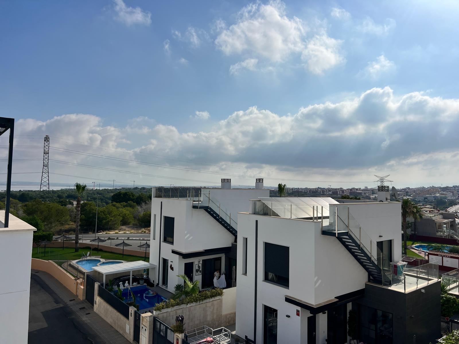 Moderna Villa de 3 Dormitorios con Piscina Privada y Soláriu - foto 17