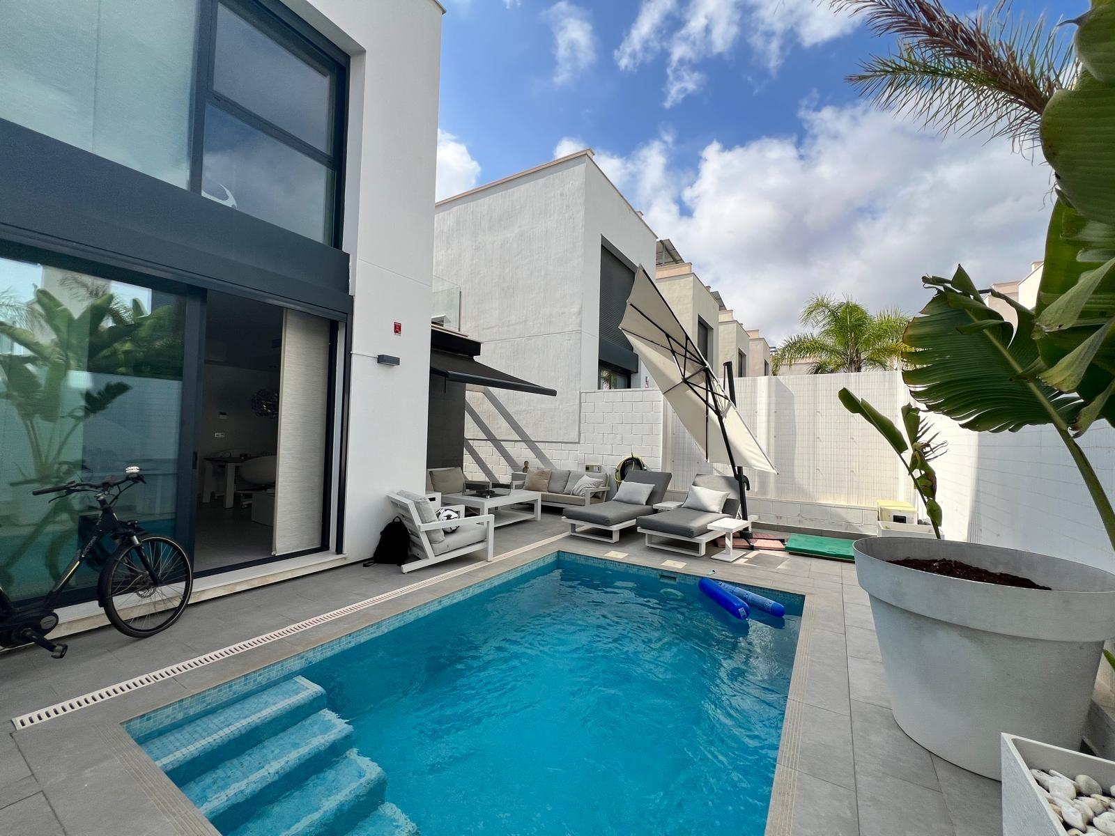 Moderna Villa de 3 Dormitorios con Piscina Privada y Soláriu - foto 22