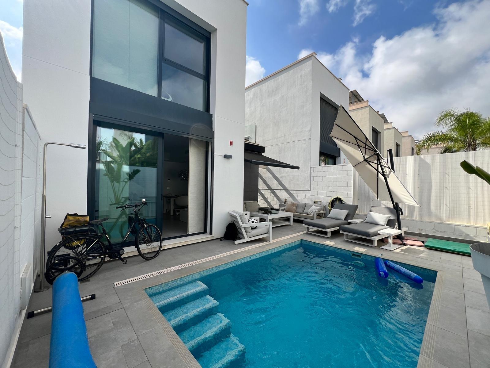 Moderna Villa de 3 Dormitorios con Piscina Privada y Soláriu - foto 23