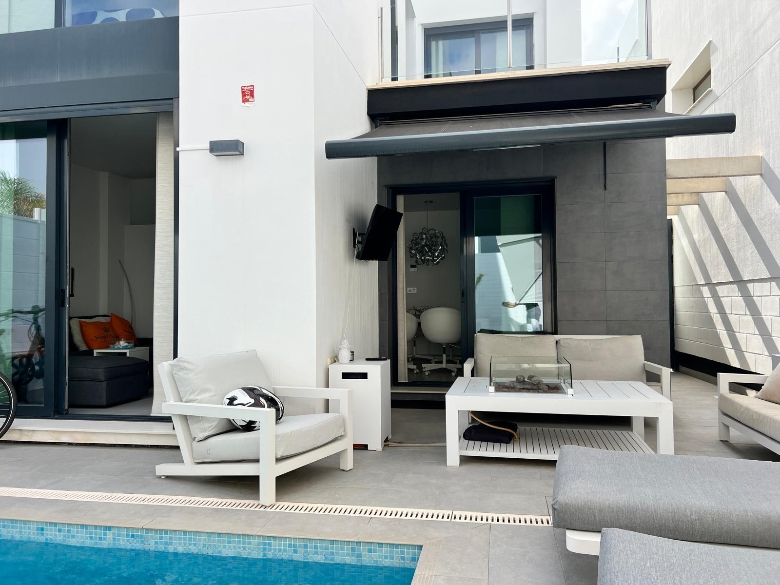 Moderna Villa de 3 Dormitorios con Piscina Privada y Soláriu - foto 25