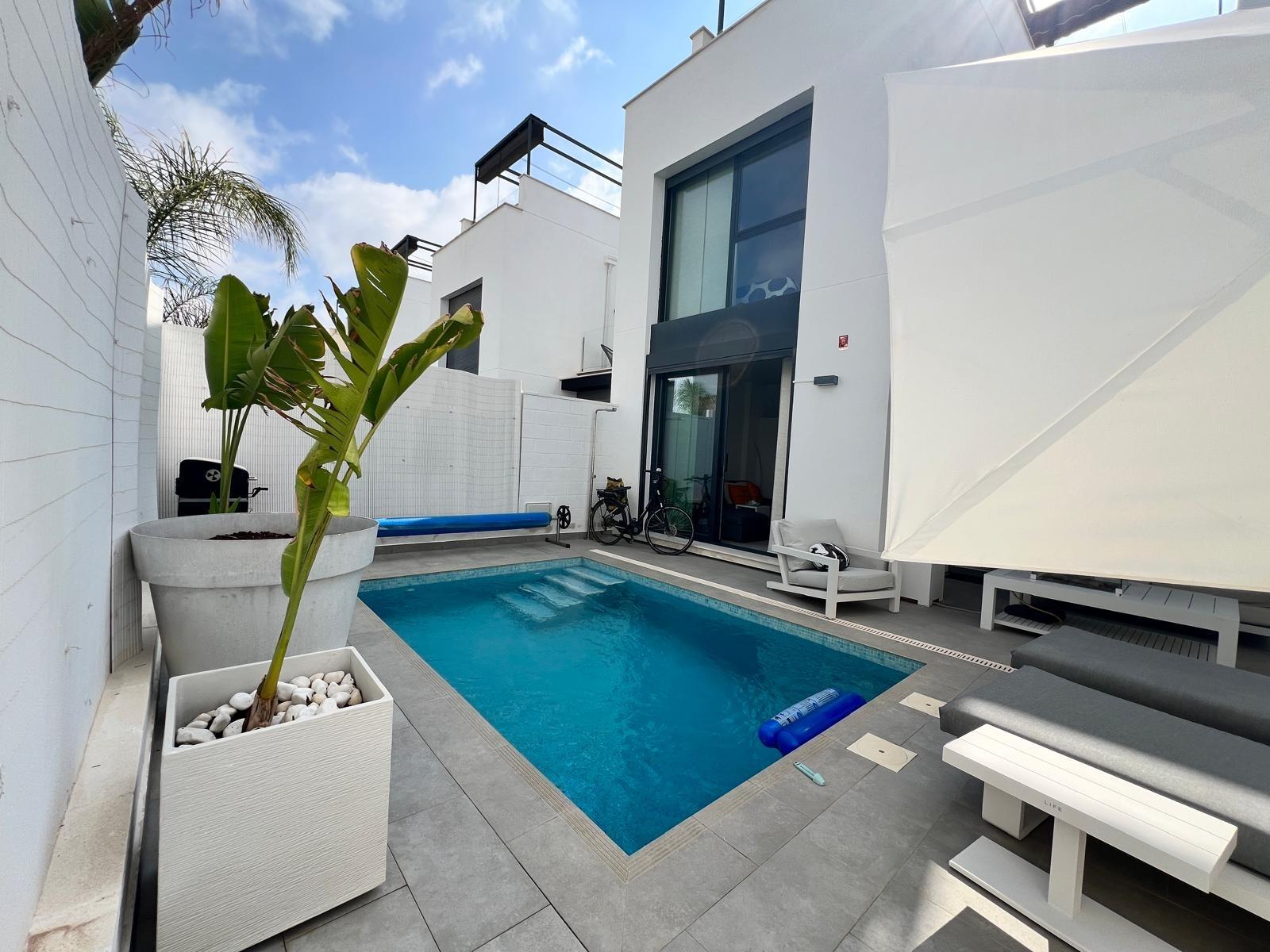 Moderna Villa de 3 Dormitorios con Piscina Privada y Soláriu - foto 26