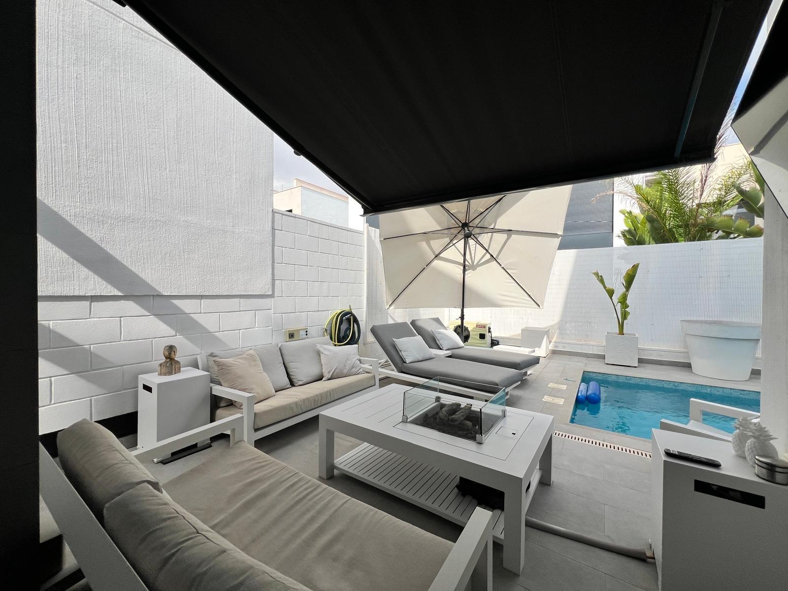 Moderna Villa de 3 Dormitorios con Piscina Privada y Soláriu - foto 27