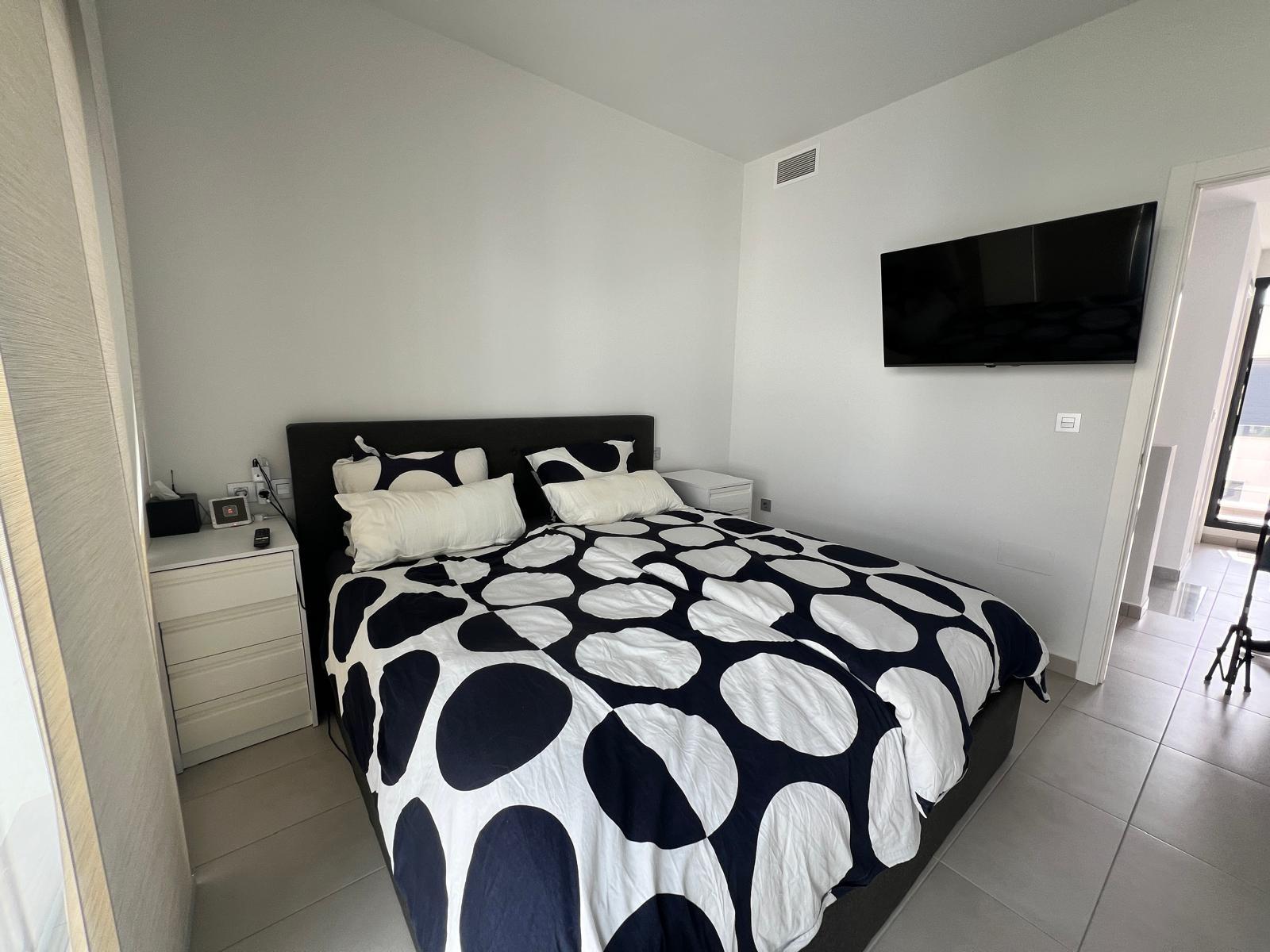 Moderna Villa de 3 Dormitorios con Piscina Privada y Soláriu - foto 30