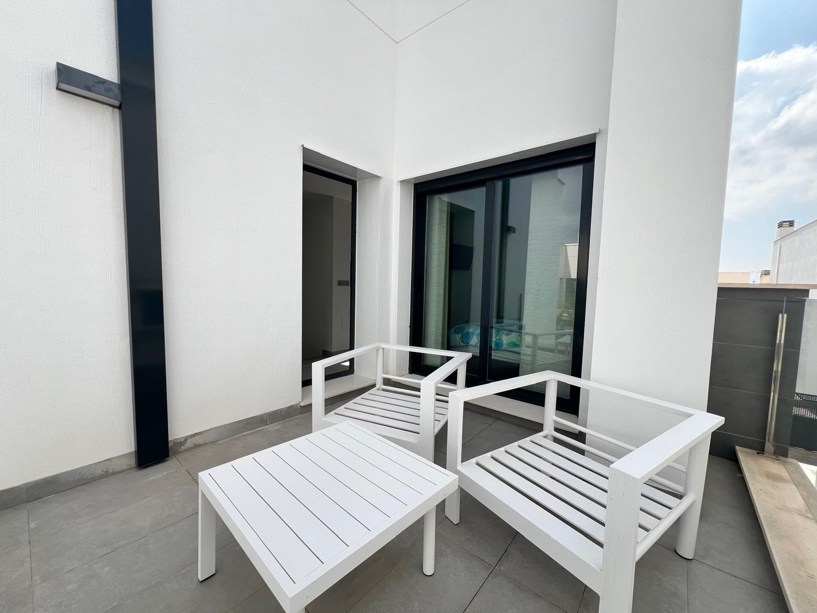 Moderna Villa de 3 Dormitorios con Piscina Privada y Soláriu - foto 31