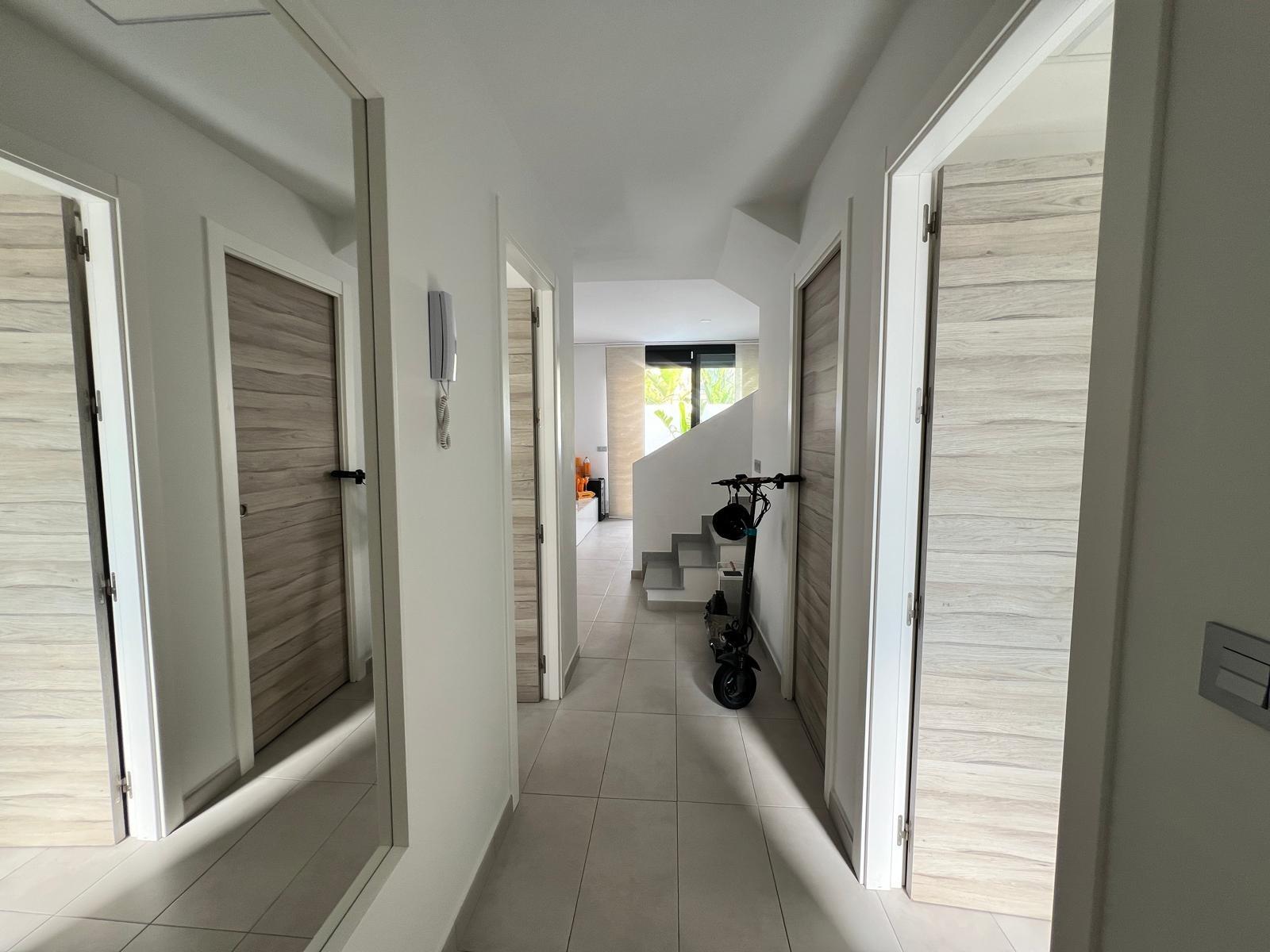 Moderna Villa de 3 Dormitorios con Piscina Privada y Soláriu - foto 5