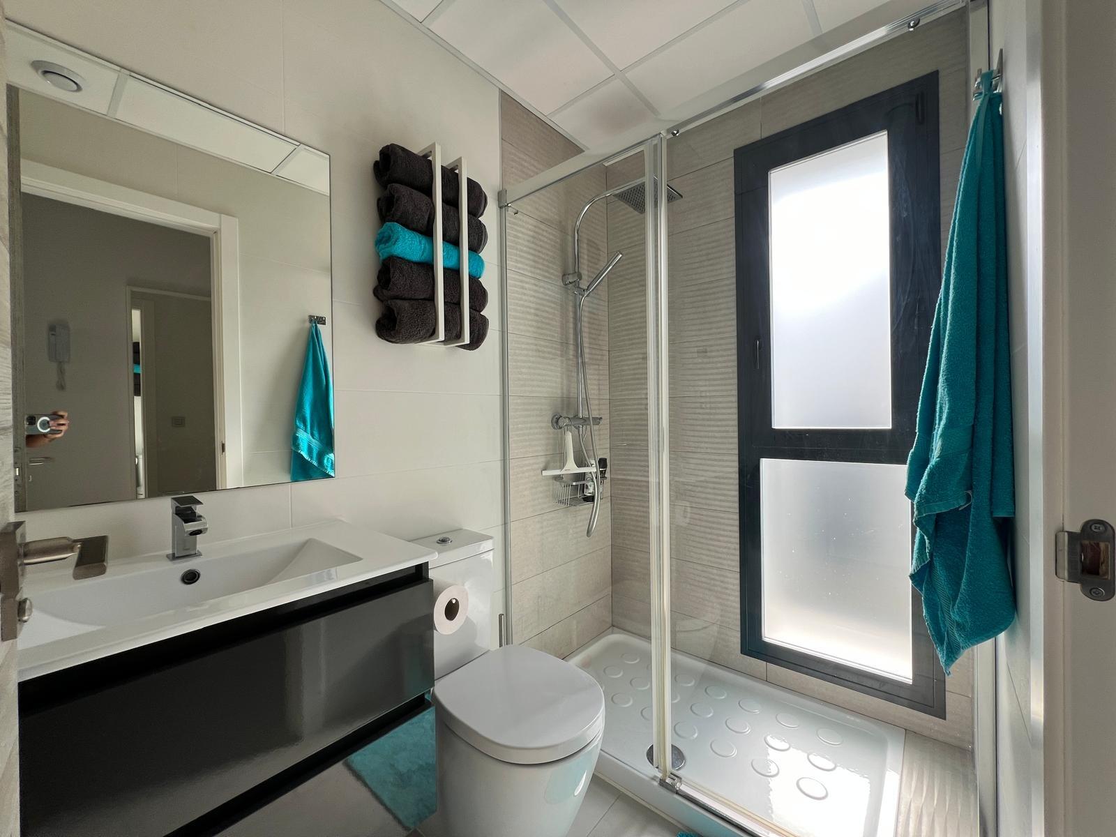 Moderna Villa de 3 Dormitorios con Piscina Privada y Soláriu - foto 8