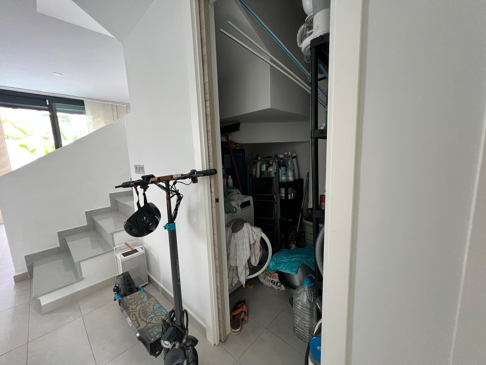 Moderna Villa de 3 Dormitorios con Piscina Privada y Soláriu - foto 9